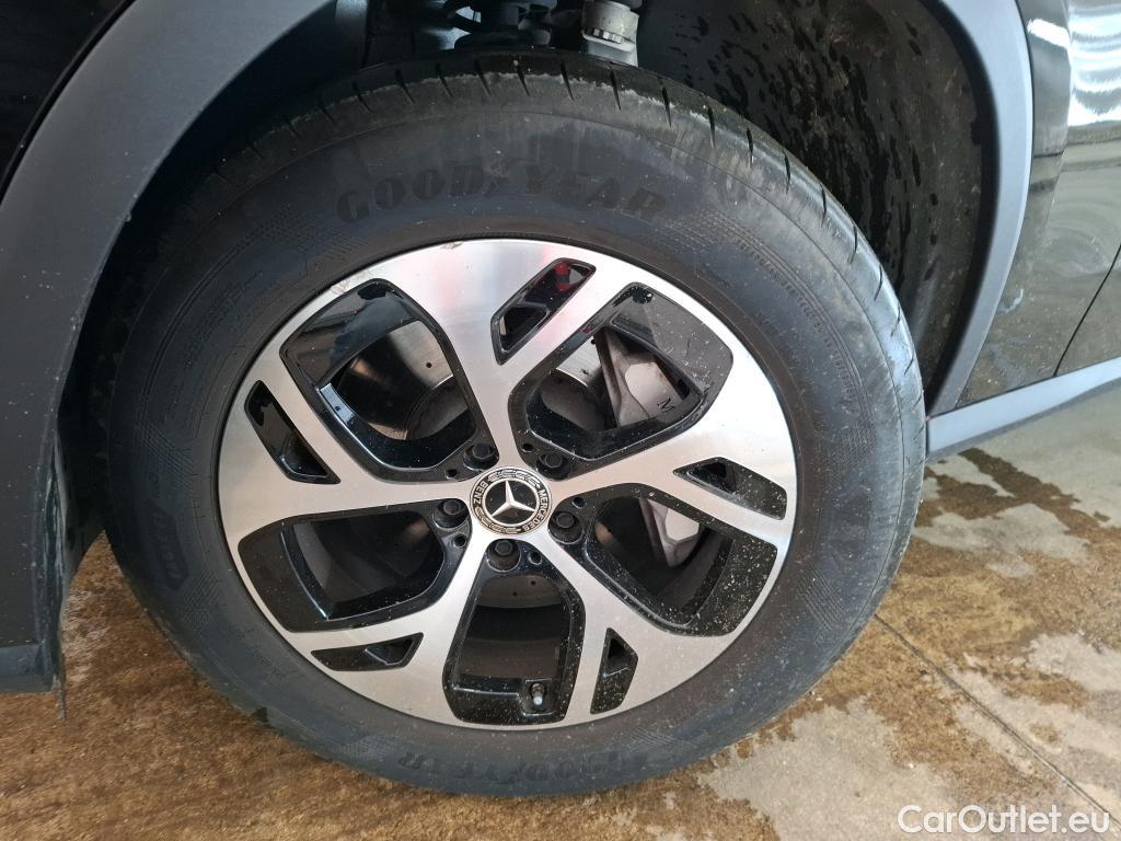  Mercedes  GLC MERCEDES-BENZ  / 2022 / 5P / SUV  300 e Avantgarde Line 4MATIC #12