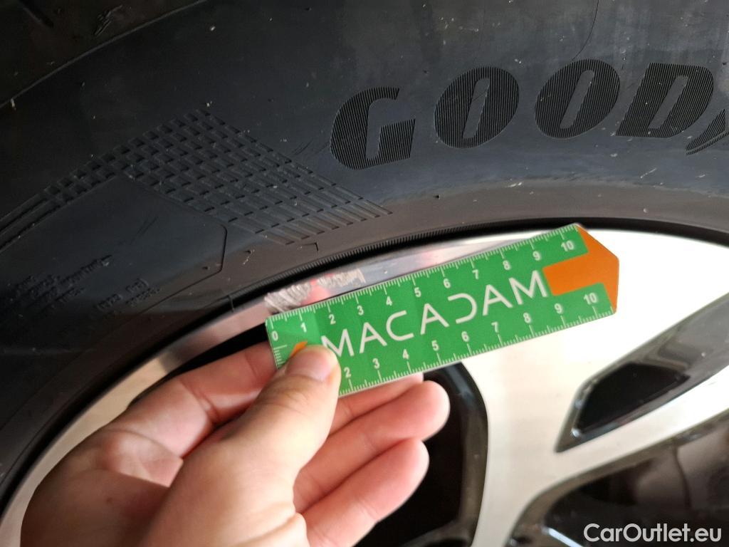  Mercedes  GLC MERCEDES-BENZ  / 2022 / 5P / SUV  300 e Avantgarde Line 4MATIC #15