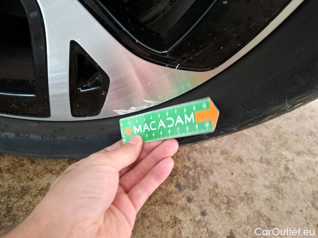  Mercedes  GLC MERCEDES-BENZ  / 2022 / 5P / SUV  300 e Avantgarde Line 4MATIC #21