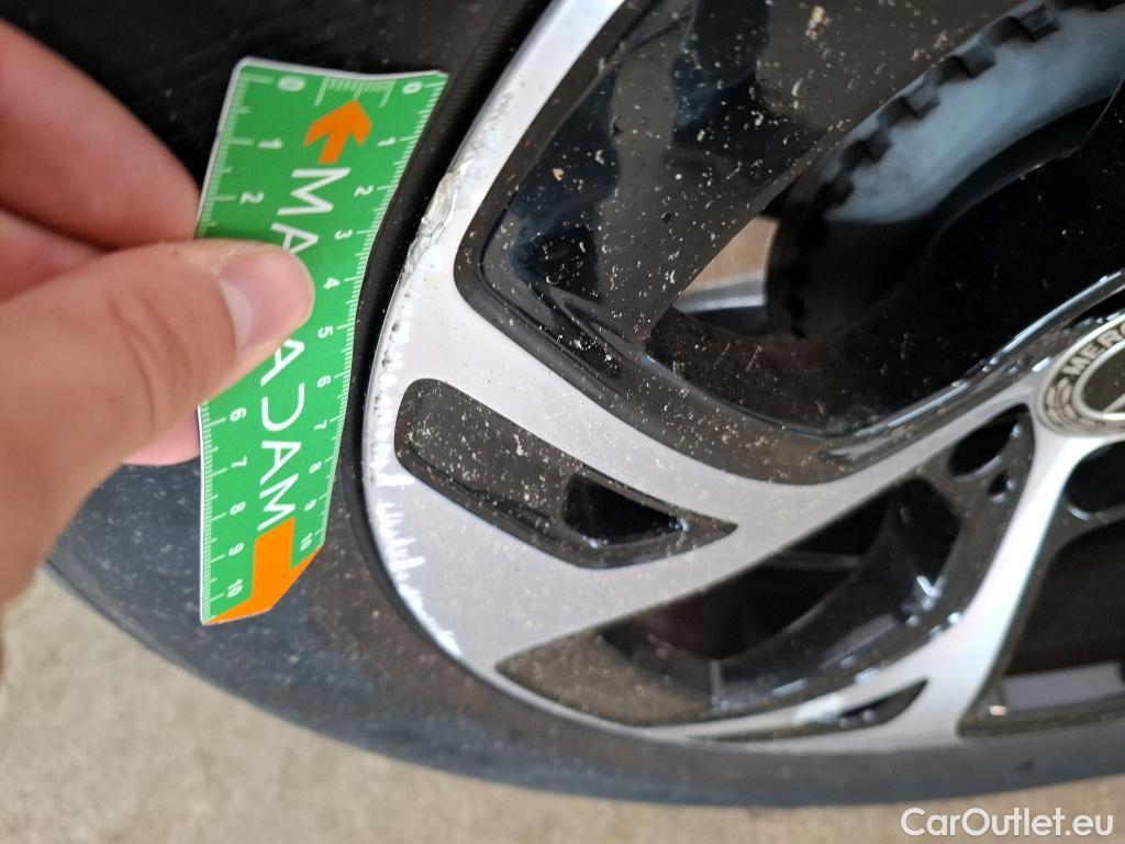  Mercedes  GLC MERCEDES-BENZ  / 2022 / 5P / SUV  300 e Avantgarde Line 4MATIC #5