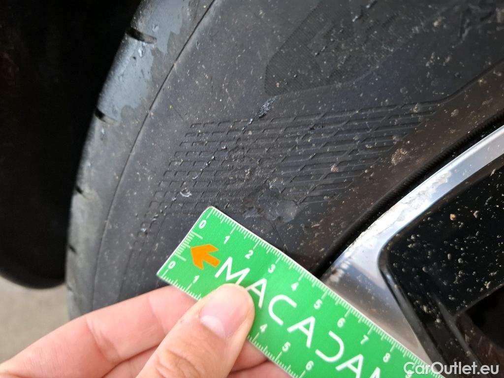  Mercedes  GLC MERCEDES-BENZ  / 2022 / 5P / SUV  300 e Avantgarde Line 4MATIC #2