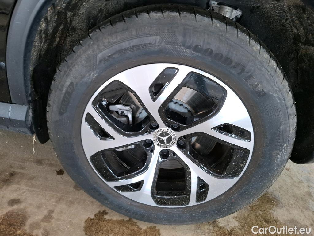  Mercedes  GLC MERCEDES-BENZ  / 2022 / 5P / SUV  300 e Avantgarde Line 4MATIC #10