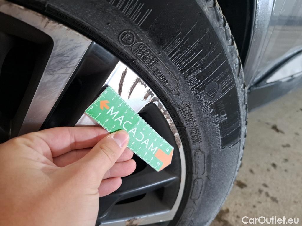  Peugeot  3008 PEUGEOT   2020  5P  SUV 16 HYBRID 225 EEAT8 Allure Pack #16