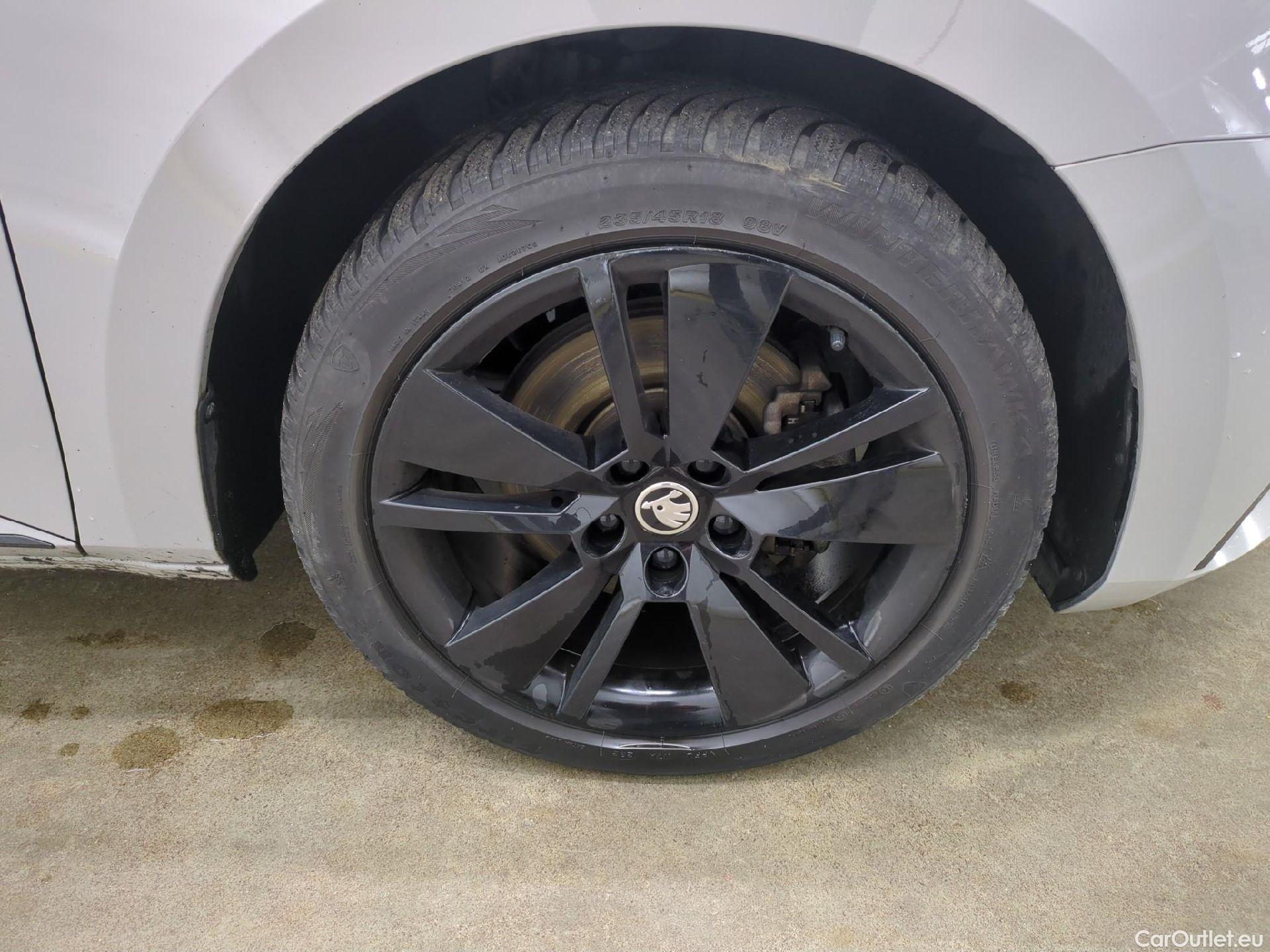  Skoda  Superb SKODA  Combi / 2019 / 5P / Break 1.4 TSI PHEV 218ch DSG6 Sportline #17