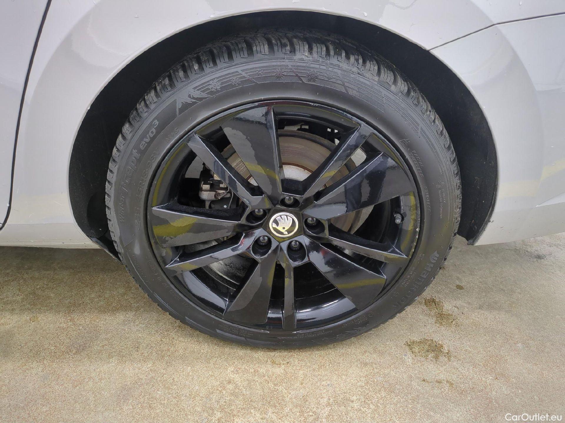  Skoda  Superb SKODA  Combi / 2019 / 5P / Break 1.4 TSI PHEV 218ch DSG6 Sportline #10