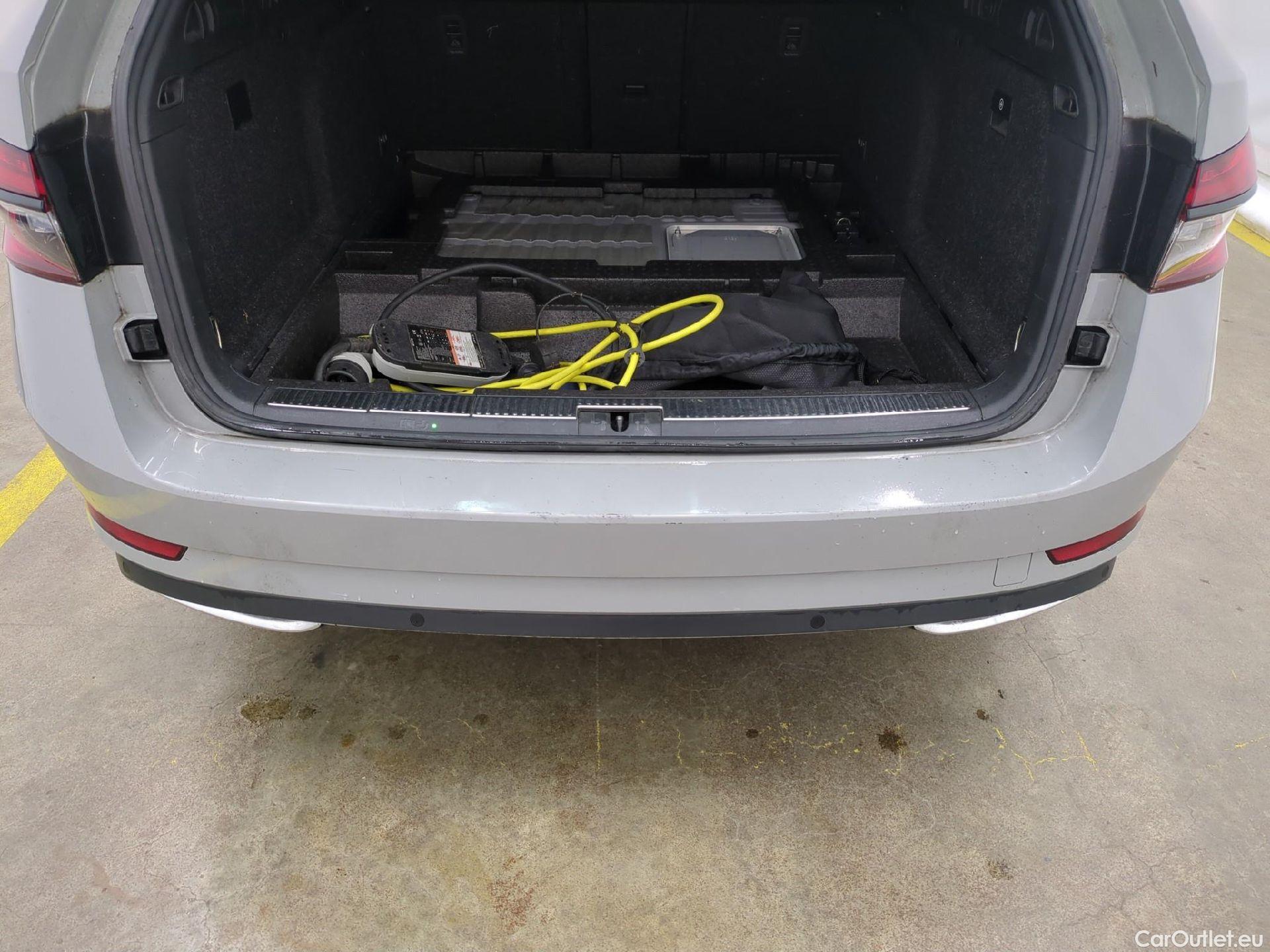  Skoda  Superb SKODA  Combi / 2019 / 5P / Break 1.4 TSI PHEV 218ch DSG6 Sportline #29