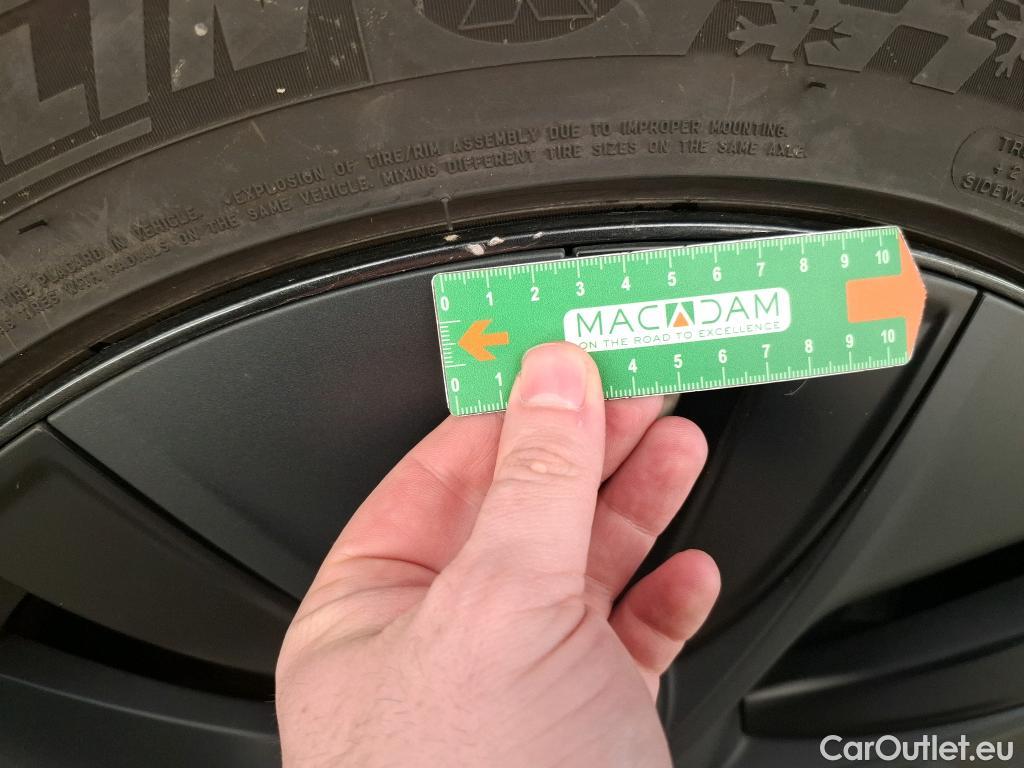  Tesla  Model Y TESLA  / 2020 / 5P / SUV Grande Autonomie RWD #26