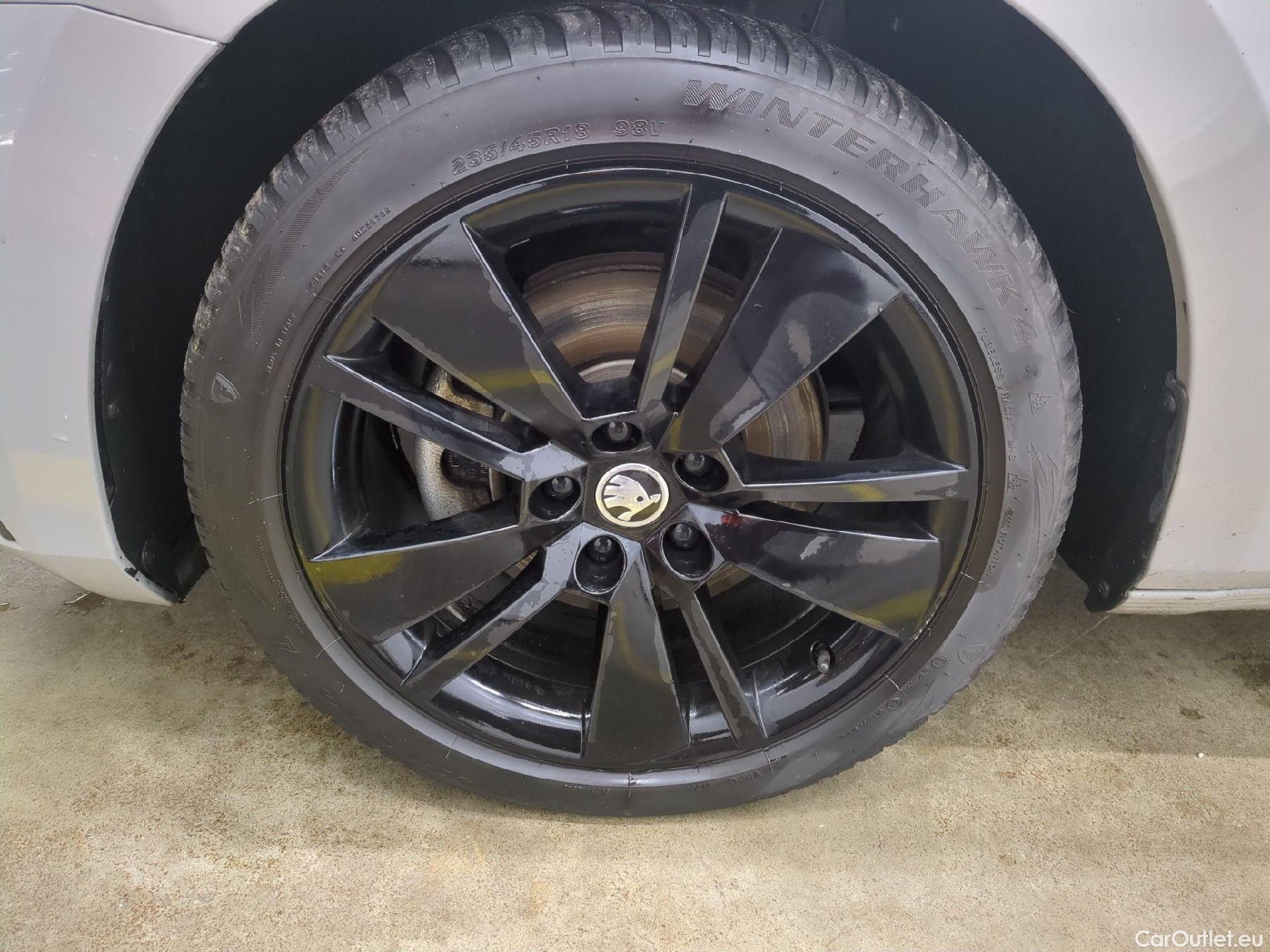  Skoda  Superb SKODA  Combi / 2019 / 5P / Break 1.4 TSI PHEV 218ch DSG6 Sportline #3