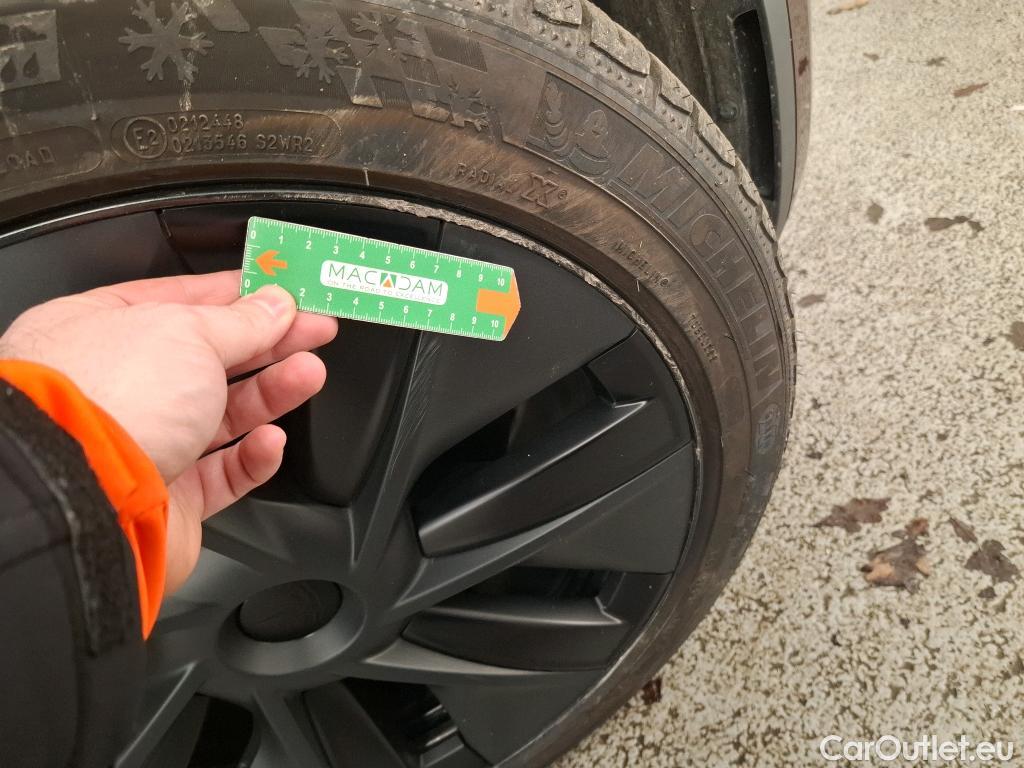  Tesla  Model Y TESLA  / 2020 / 5P / SUV Grande Autonomie RWD #15