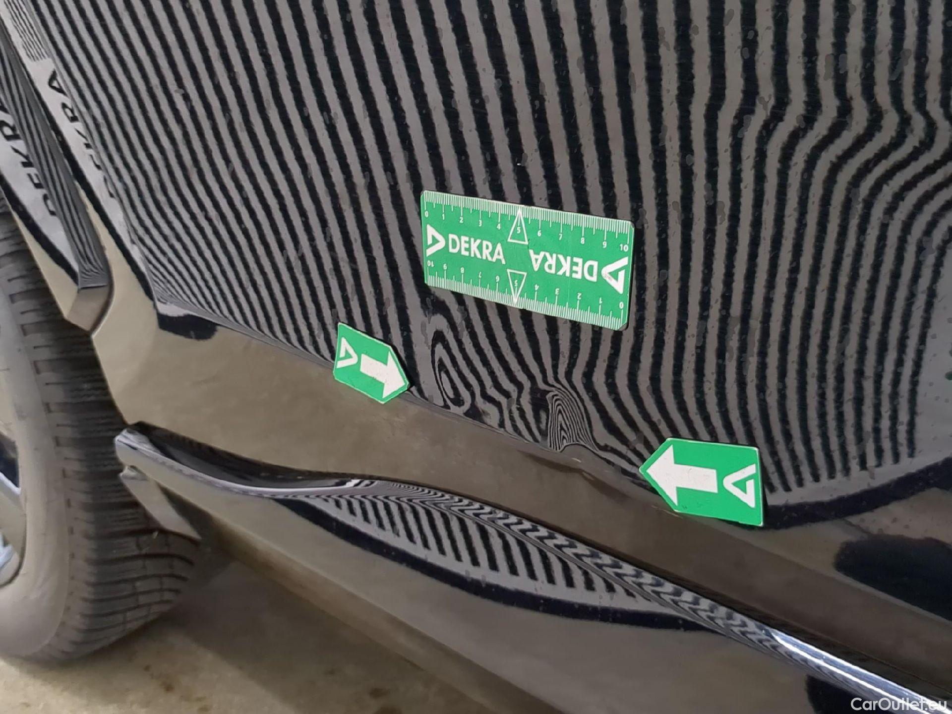  Toyota  RAV4 TOYOTA  Hybride / 2017 / 5P / SUV Hybride AWD 222ch Black Edition #14