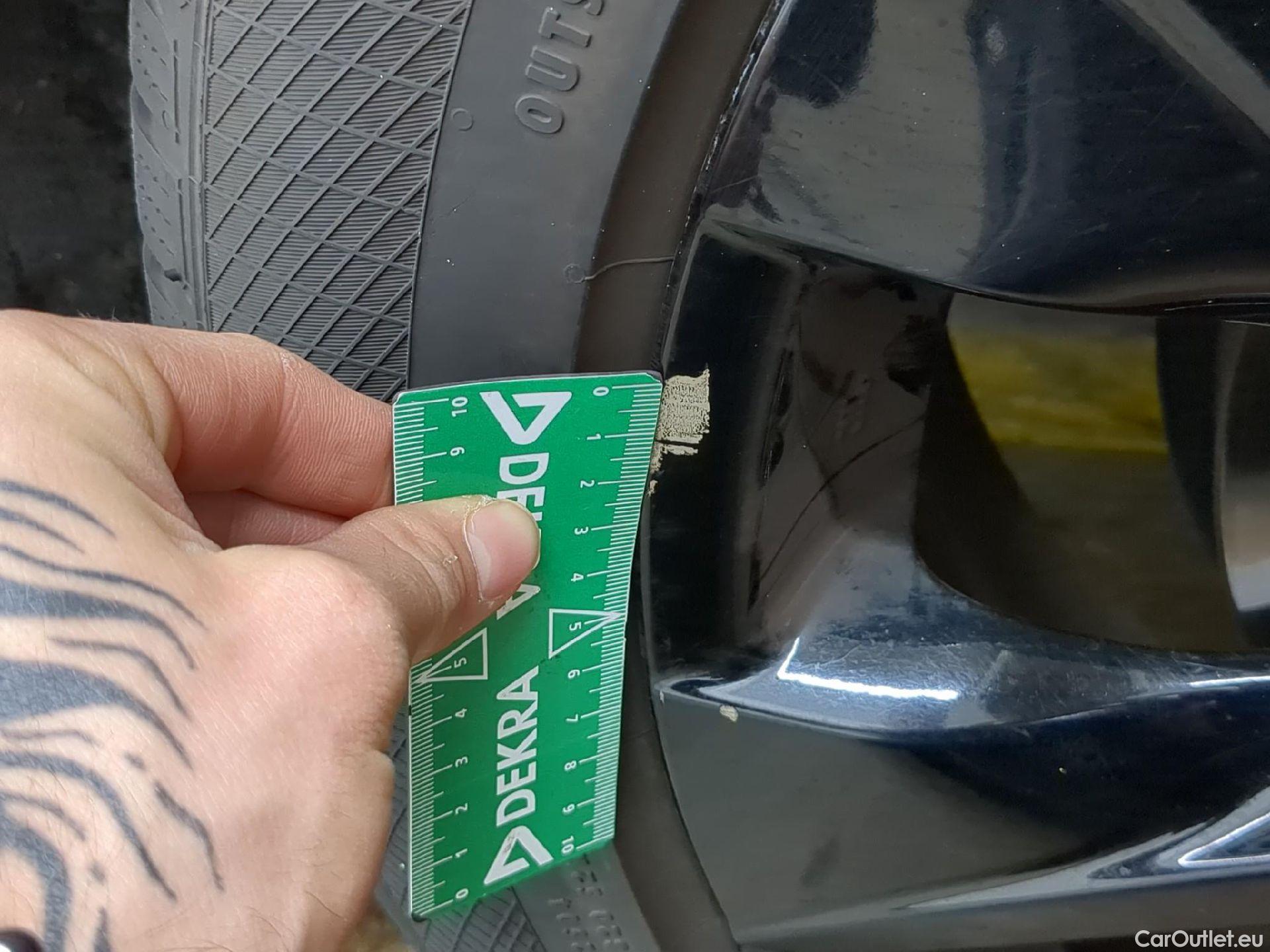  Toyota  RAV4 TOYOTA  Hybride / 2017 / 5P / SUV Hybride AWD 222ch Black Edition #4