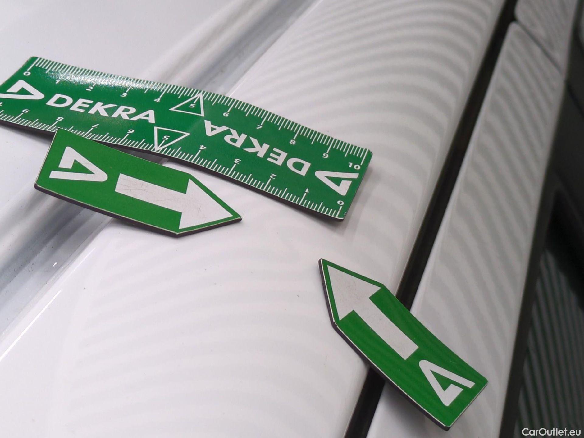  Toyota  Yaris TOYOTA  Hybride / 2017 / 5P / Berline 1.5 VVT-I HYBRID France Business #4