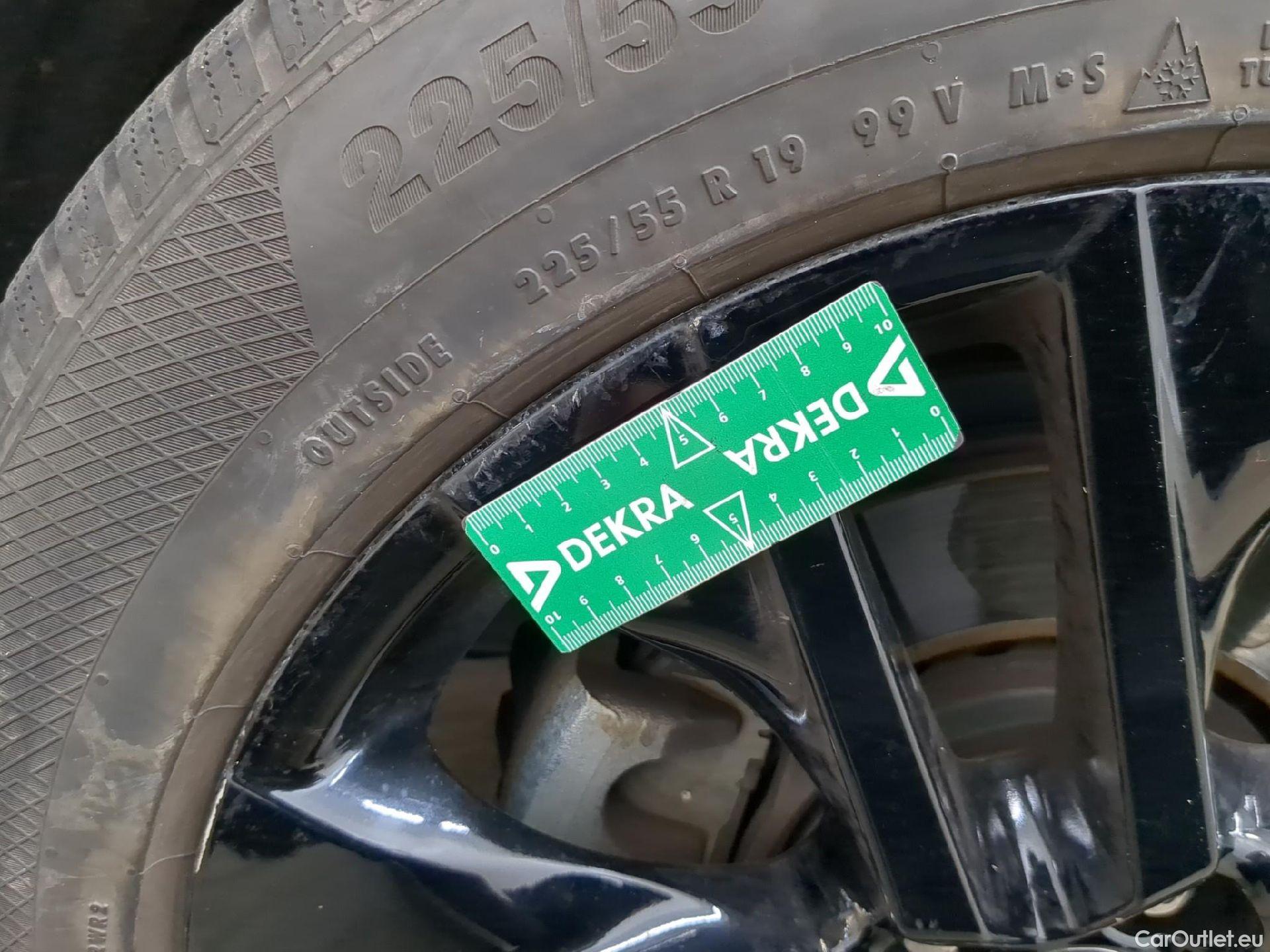  Toyota  RAV4 TOYOTA  Hybride / 2017 / 5P / SUV Hybride AWD 222ch Black Edition #8