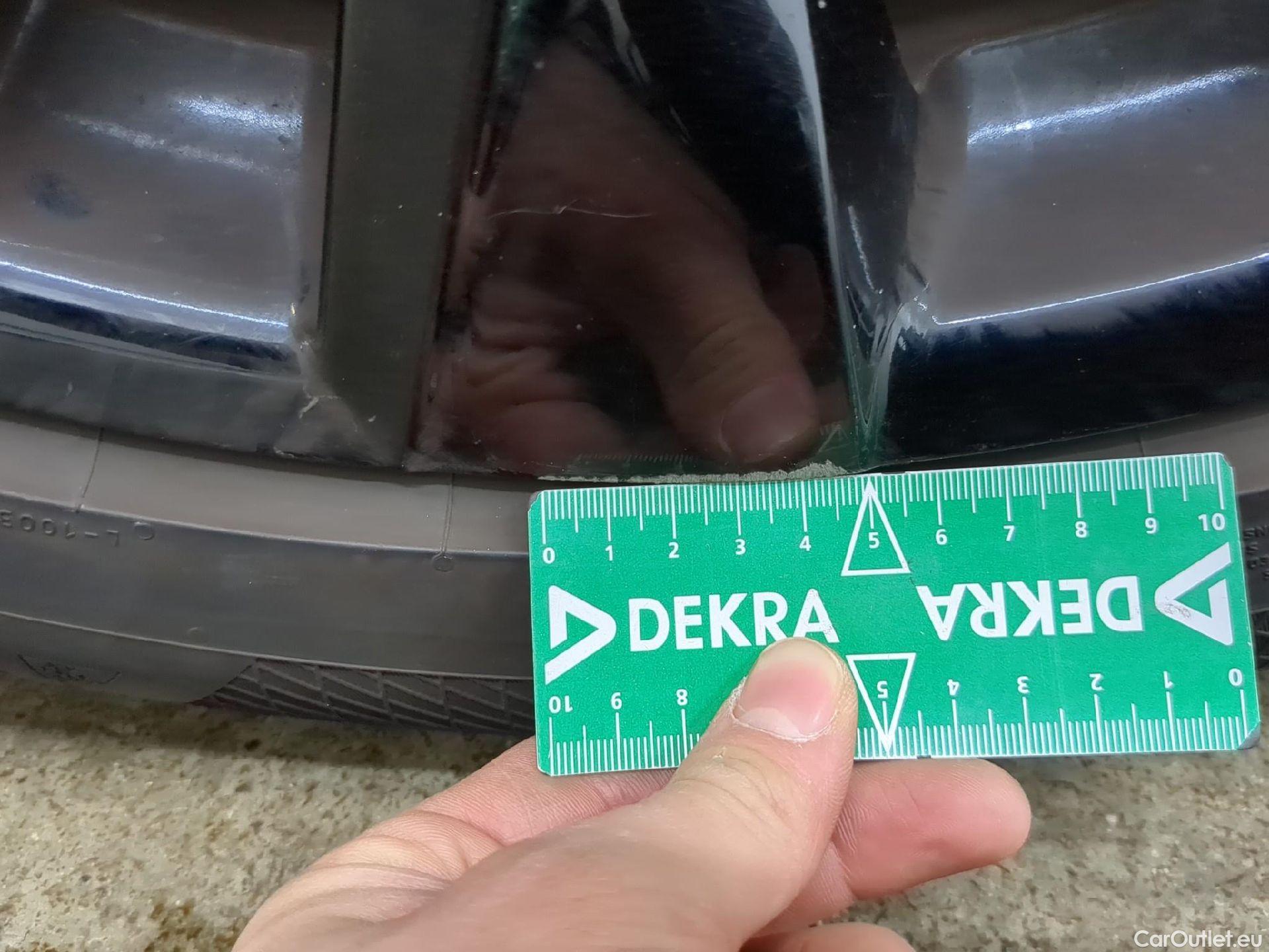  Toyota  RAV4 TOYOTA  Hybride / 2017 / 5P / SUV Hybride AWD 222ch Black Edition #6