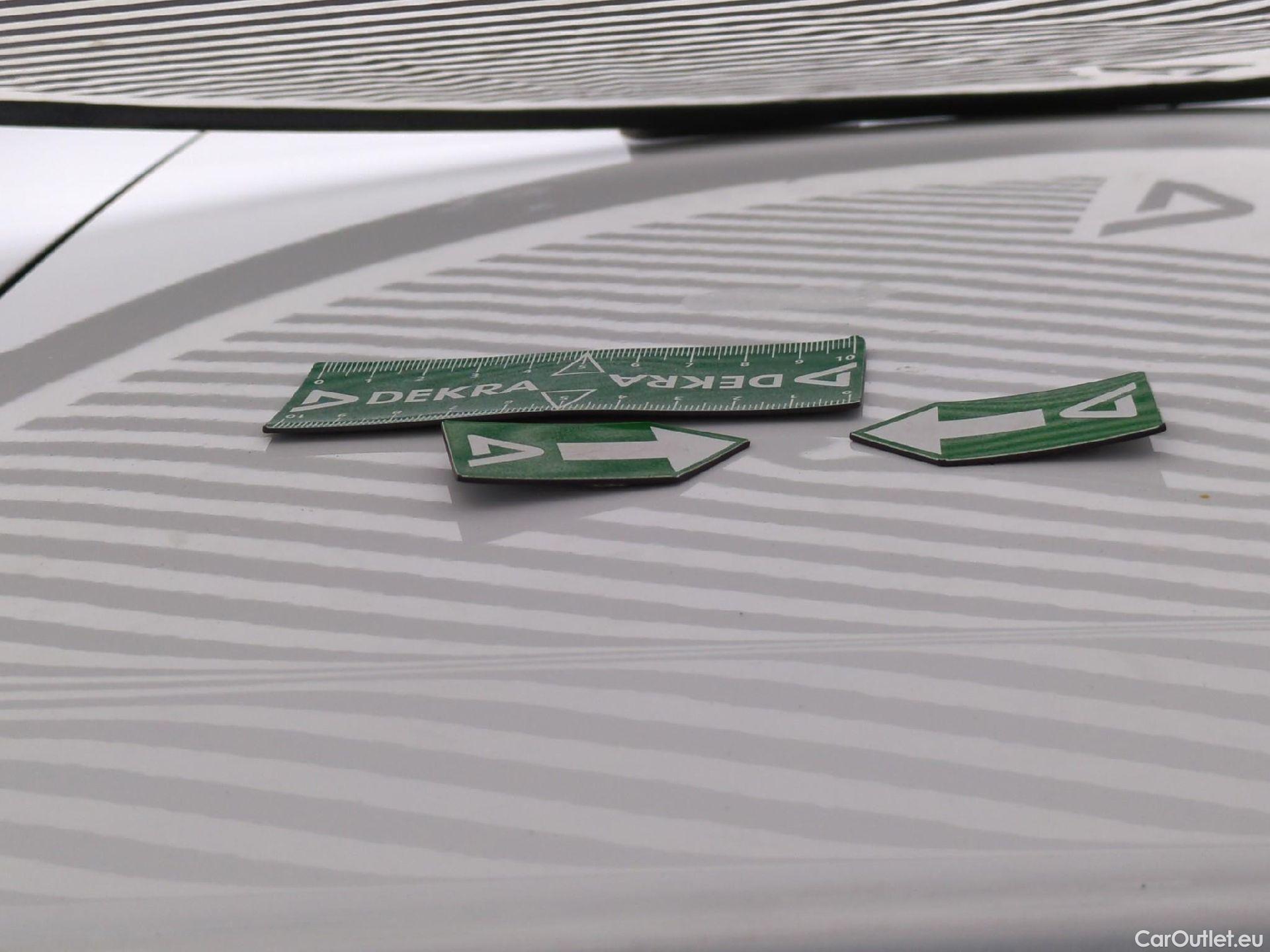  Toyota  Yaris TOYOTA  Hybride / 2017 / 5P / Berline 1.5 VVT-I HYBRID France Business #9