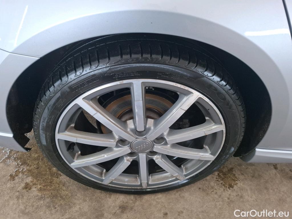  Audi  A3 AUDI  Sportback / 2016 / 5P / Berline 35 TFSI 150 COD S TRONIC DESIGN LUXE #38