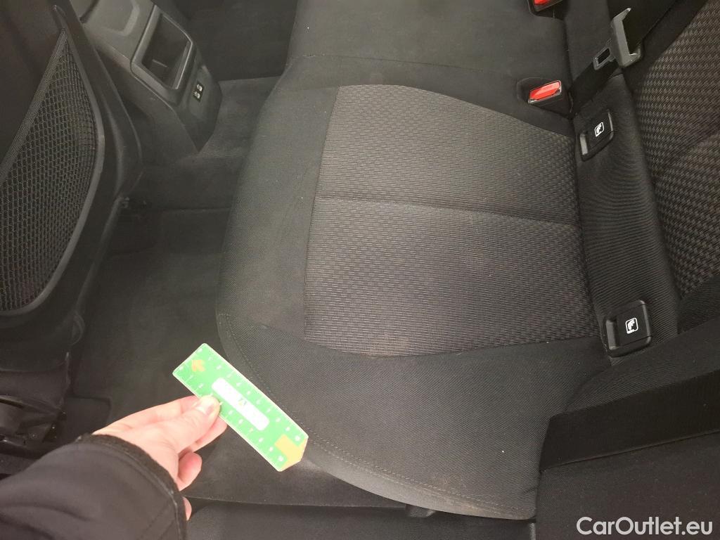  Bmw  Serie 1 BMW Série 1 / 2019 / 5P / Berline 1.5 116D DKG7 Business Design #36