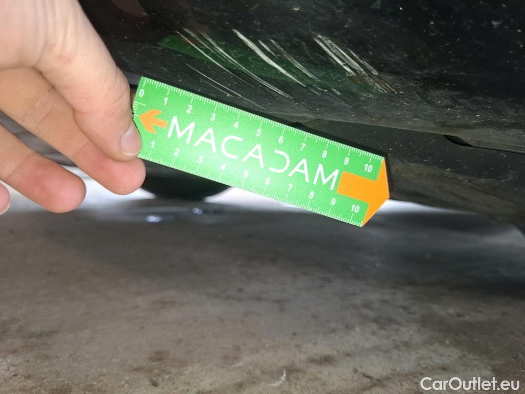  Mercedes  A-Klasse MERCEDES-BENZ Classe A Berline / 2018 / 4P / Berline A 200 Business Line 7G-DCT #9