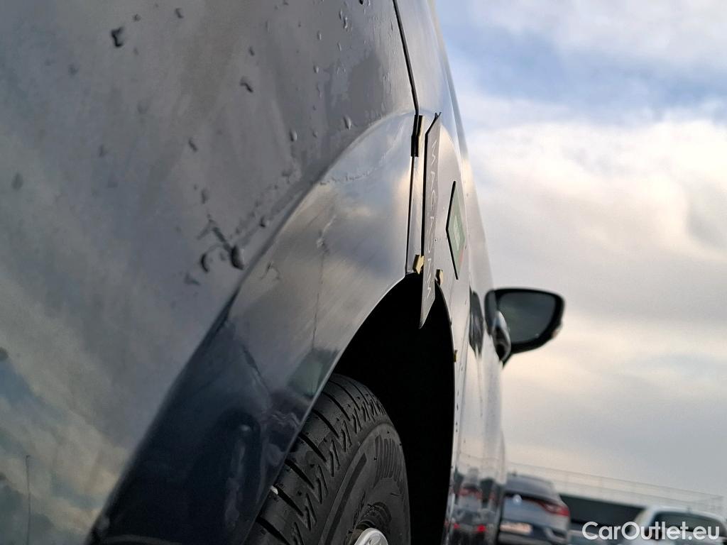  Nissan  Micra NISSAN  / 2016 / 5P / Berline IG-T 92 Business Edition #9