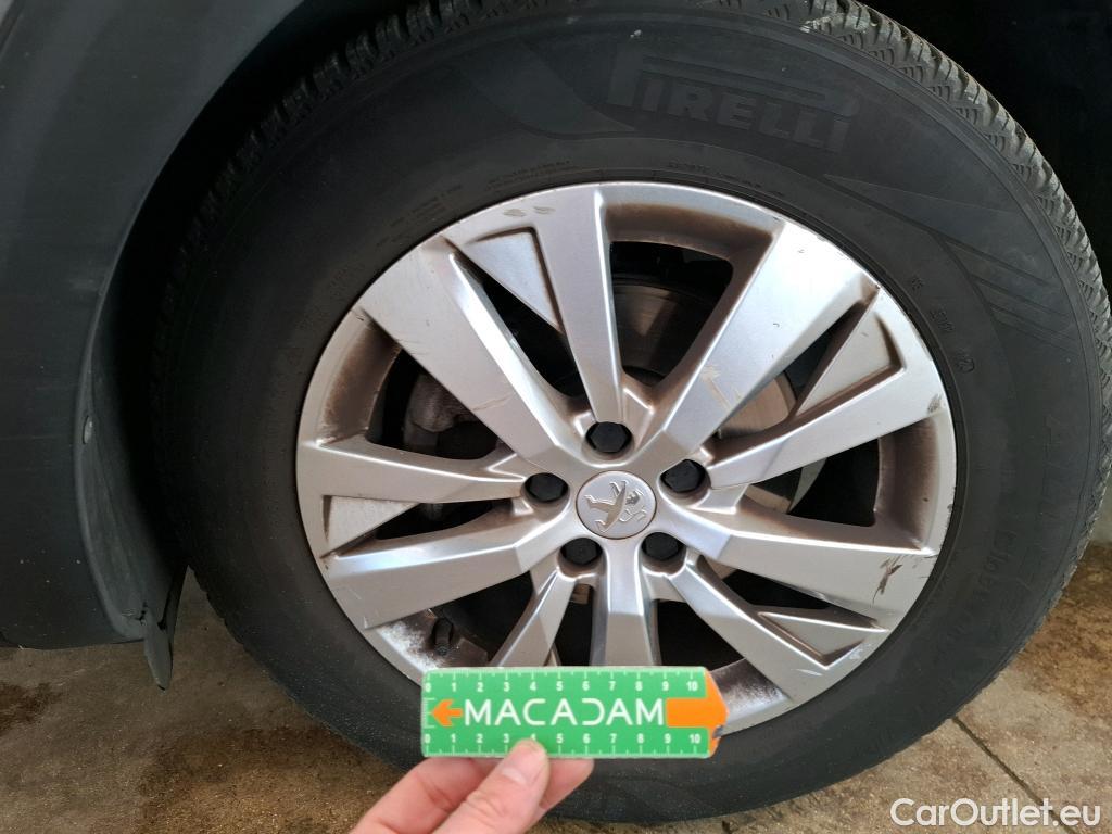  Peugeot  5008  Active Pack 1.5 HDi 130CV BVA8 7 Sieges E6d #36