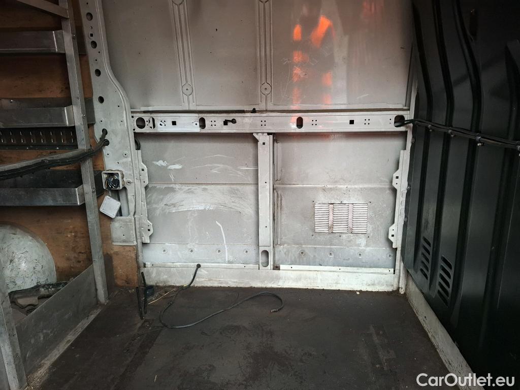  Renault  Master  III Fourgon L2H2 3 5 Grand Confort dCi 130CV BVM6 E6 #32