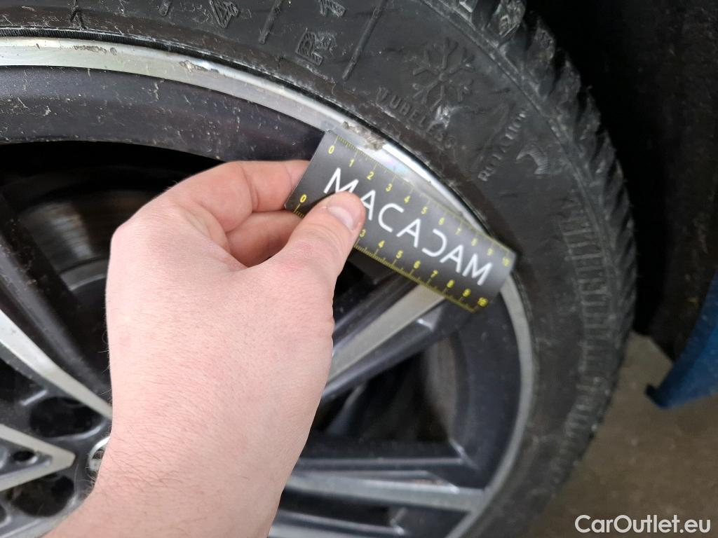  Bmw  Serie 1 BMW Série 1 / 2019 / 5P / Berline 116d DKG7 Business Design #50