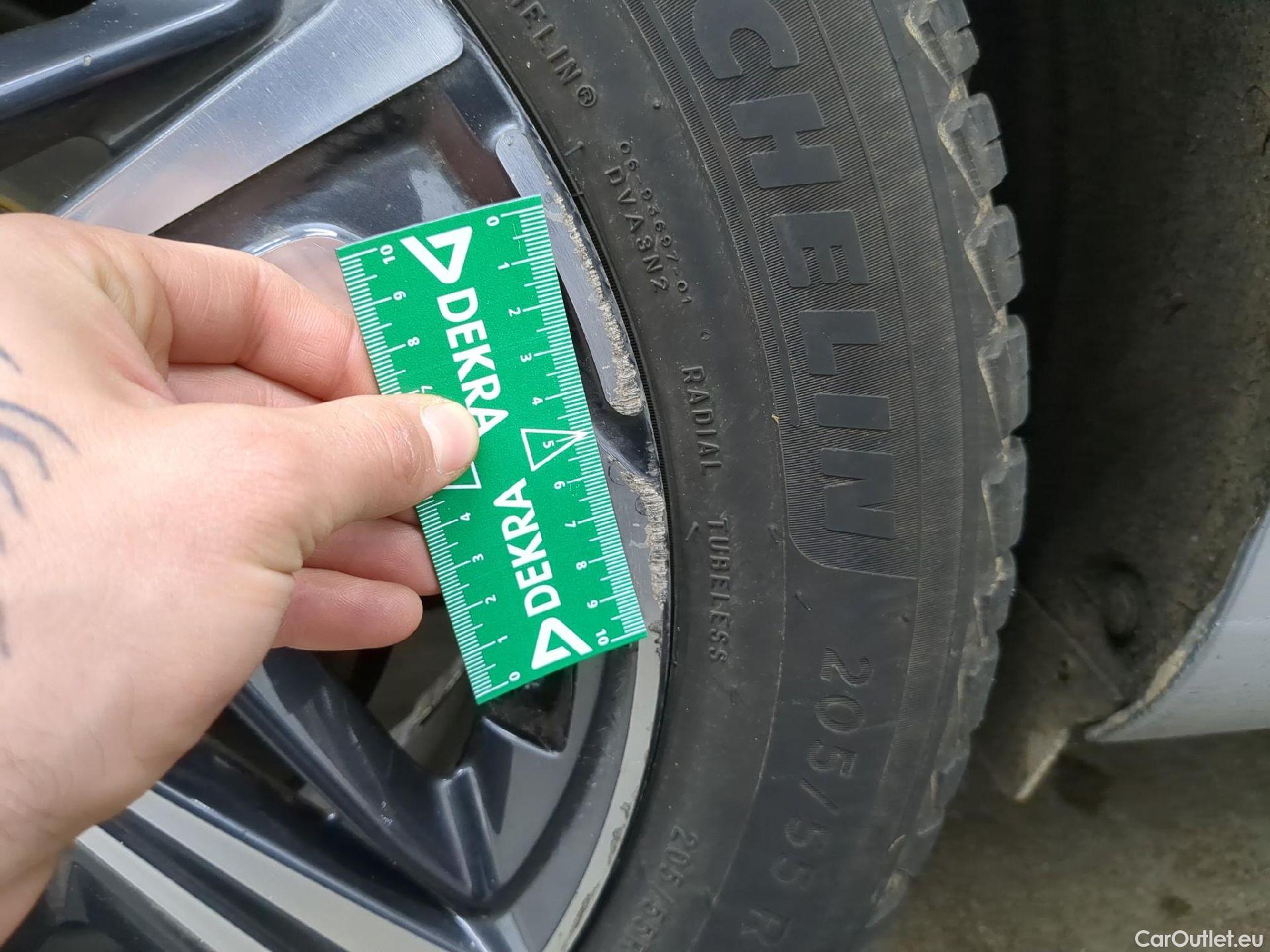  Hyundai  i30  cw Business 1.6 CRDi 115CV BVA7 E6d #7