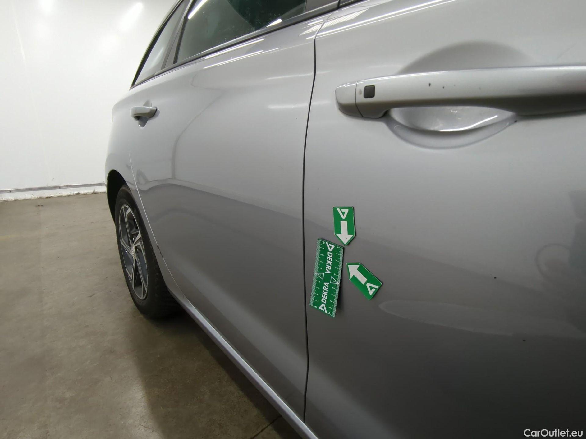  Hyundai  i30  cw Business 1.6 CRDi 115CV BVA7 E6d #26