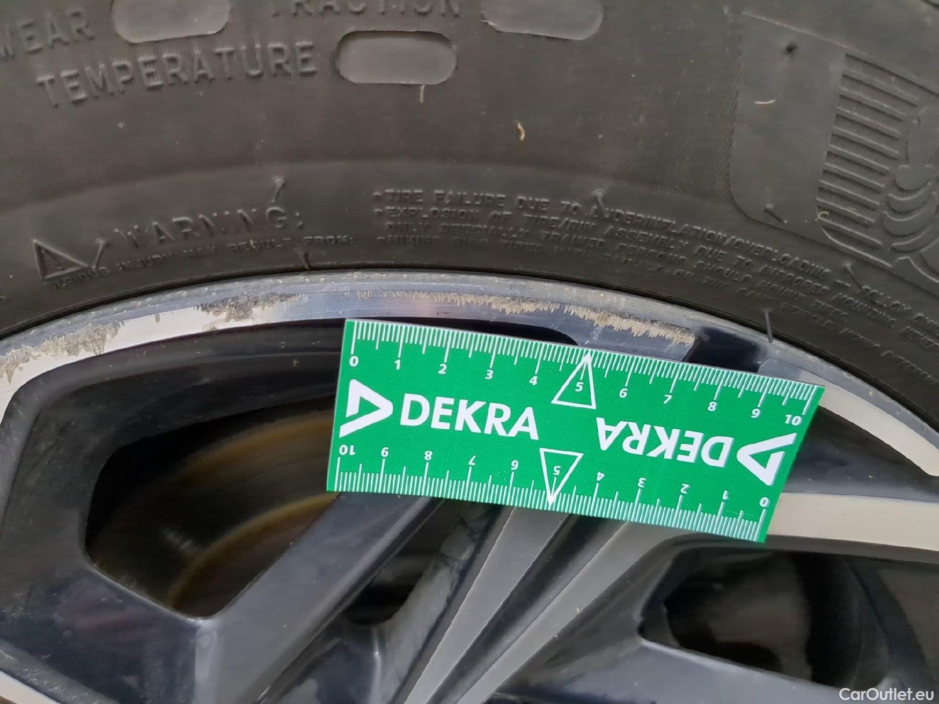  Hyundai  i30  cw Business 1.6 CRDi 115CV BVA7 E6d #16