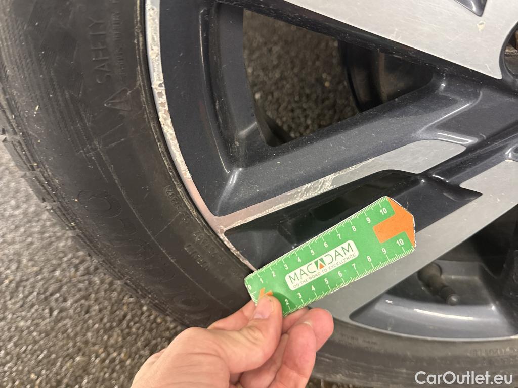  Nissan  Micra  5p Berline IG-T 90 N-Connecta / COMPRESSEUR + CALCULATEUR CLIM HS
 #35