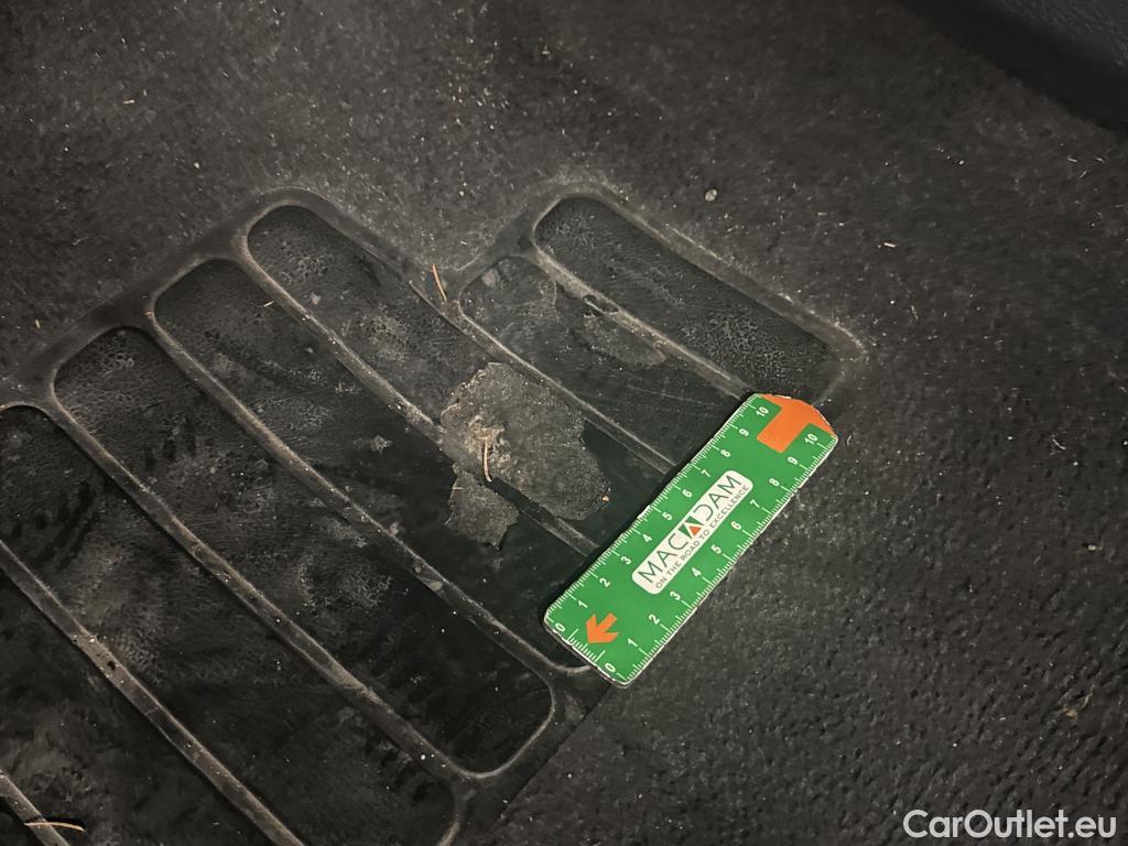  Nissan  Micra  5p Berline IG-T 90 N-Connecta / COMPRESSEUR + CALCULATEUR CLIM HS
 #41