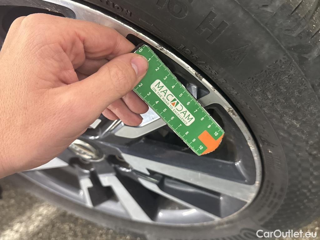  Nissan  Micra  5p Berline IG-T 90 N-Connecta / COMPRESSEUR + CALCULATEUR CLIM HS
 #38