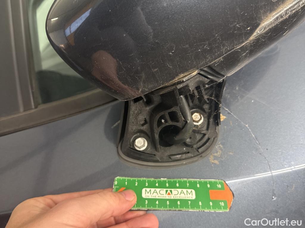  Nissan  Micra  5p Berline IG-T 90 N-Connecta / COMPRESSEUR + CALCULATEUR CLIM HS
 #47