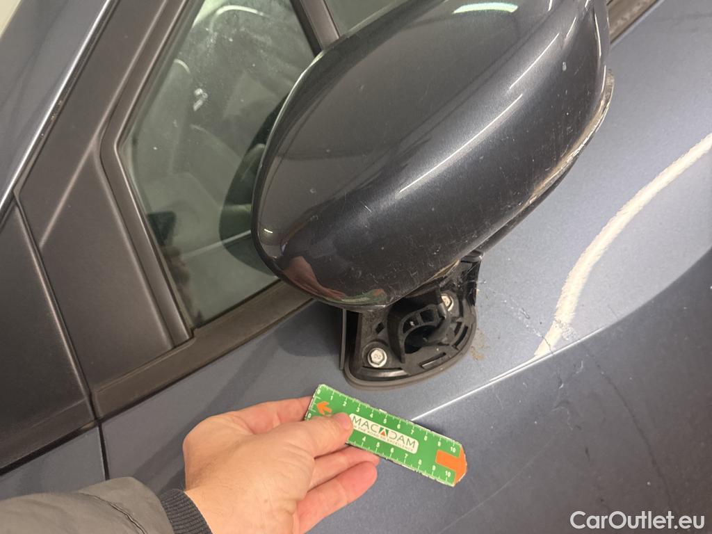  Nissan  Micra  5p Berline IG-T 90 N-Connecta / COMPRESSEUR + CALCULATEUR CLIM HS
 #46