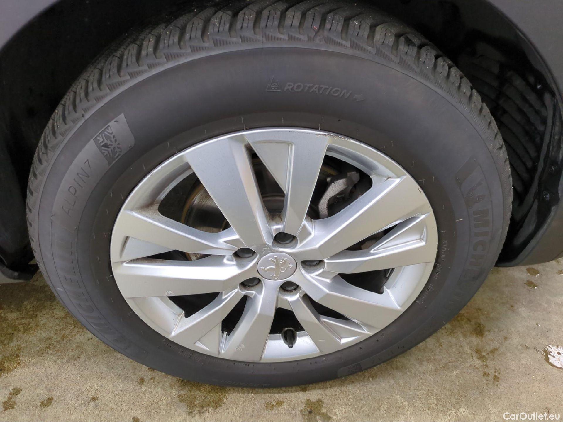  Peugeot  3008  Active Pack 1.2 PureTech 130CV BVA8 E6d #3