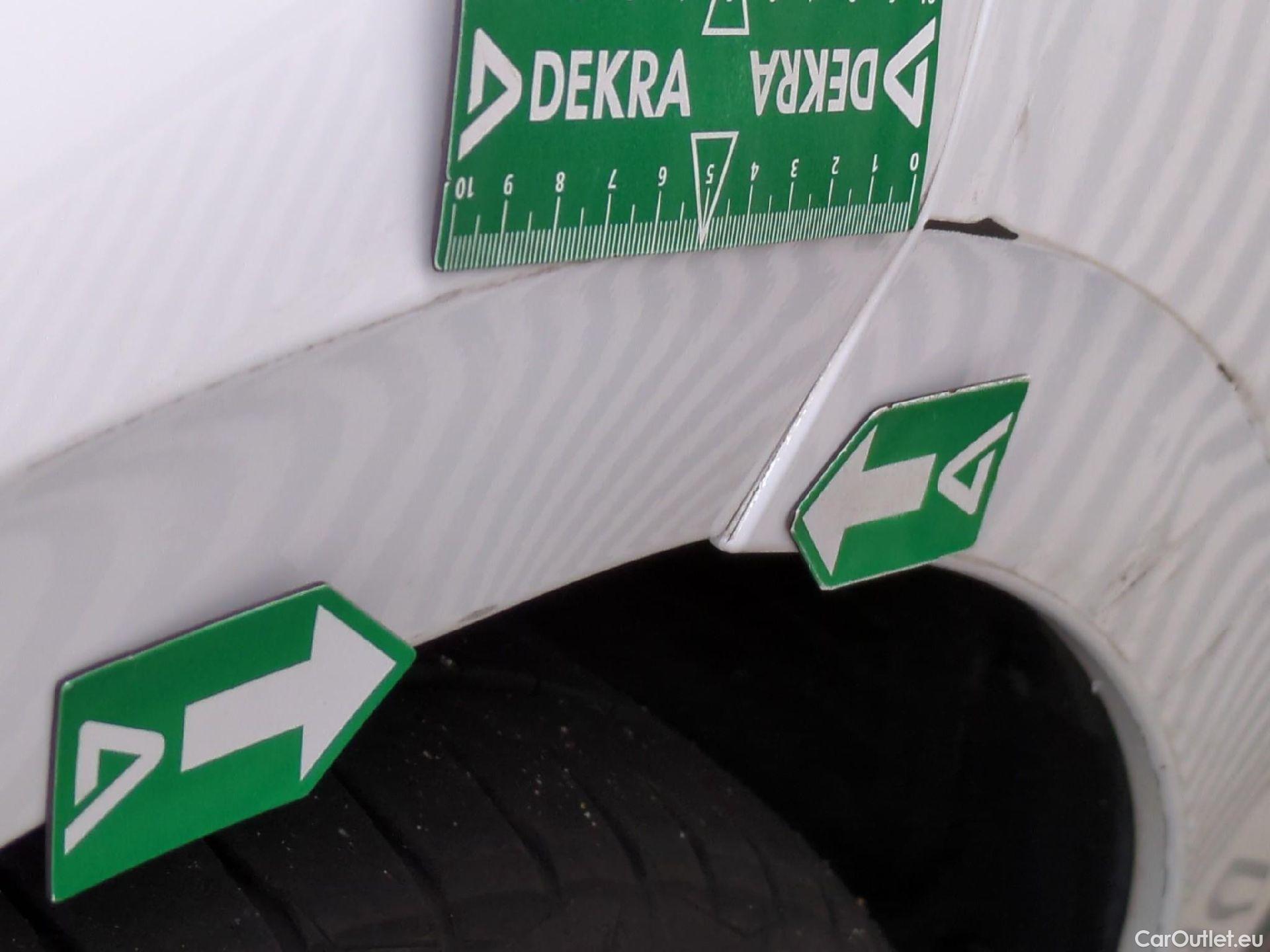  Peugeot  308 PEUGEOT  SW / 2021 / 5P / Break PureTech 130 S&S EAT 8 ALLURE #32