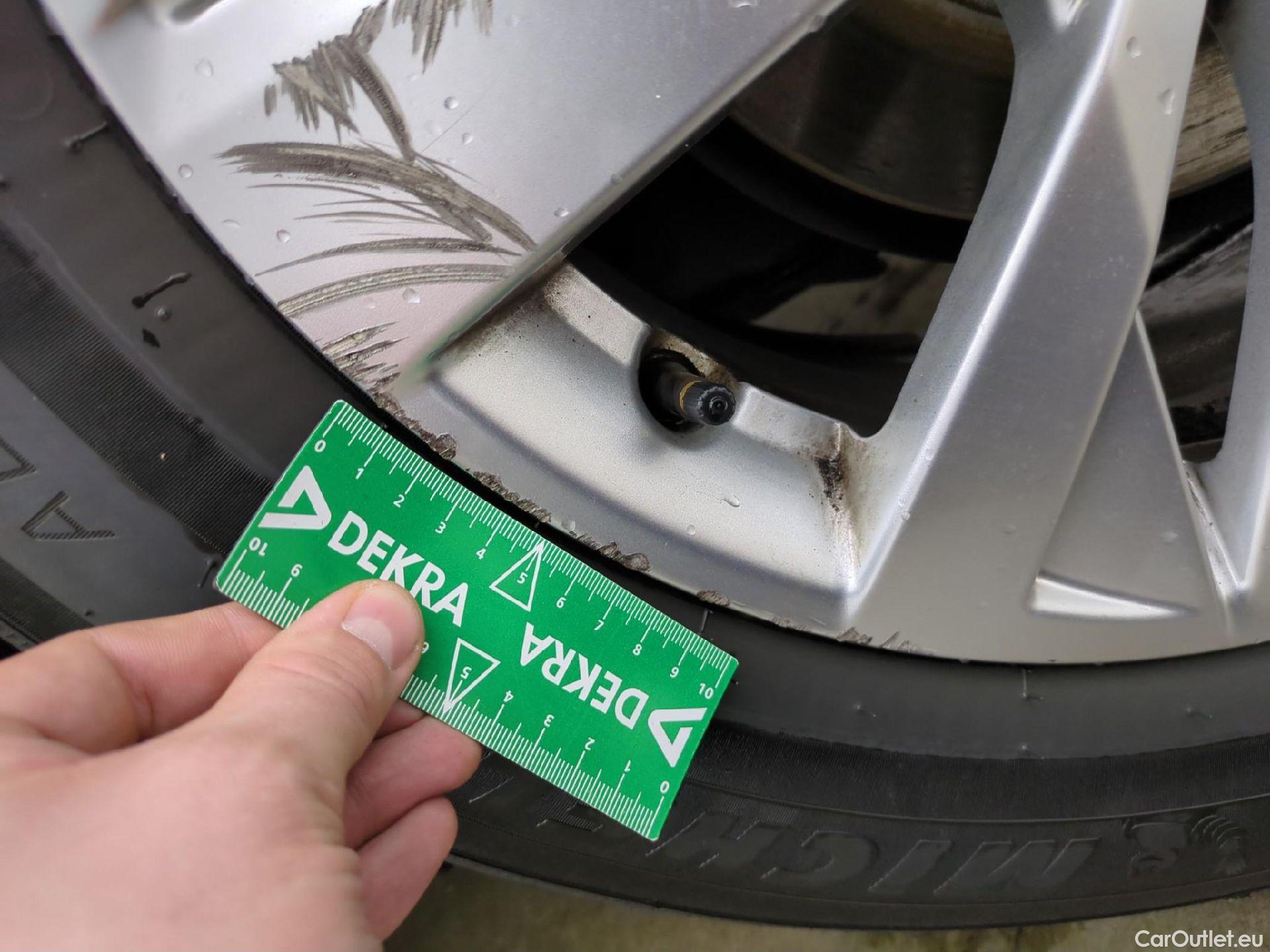  Peugeot  3008  Active Pack 1.2 PureTech 130CV BVA8 E6d #13