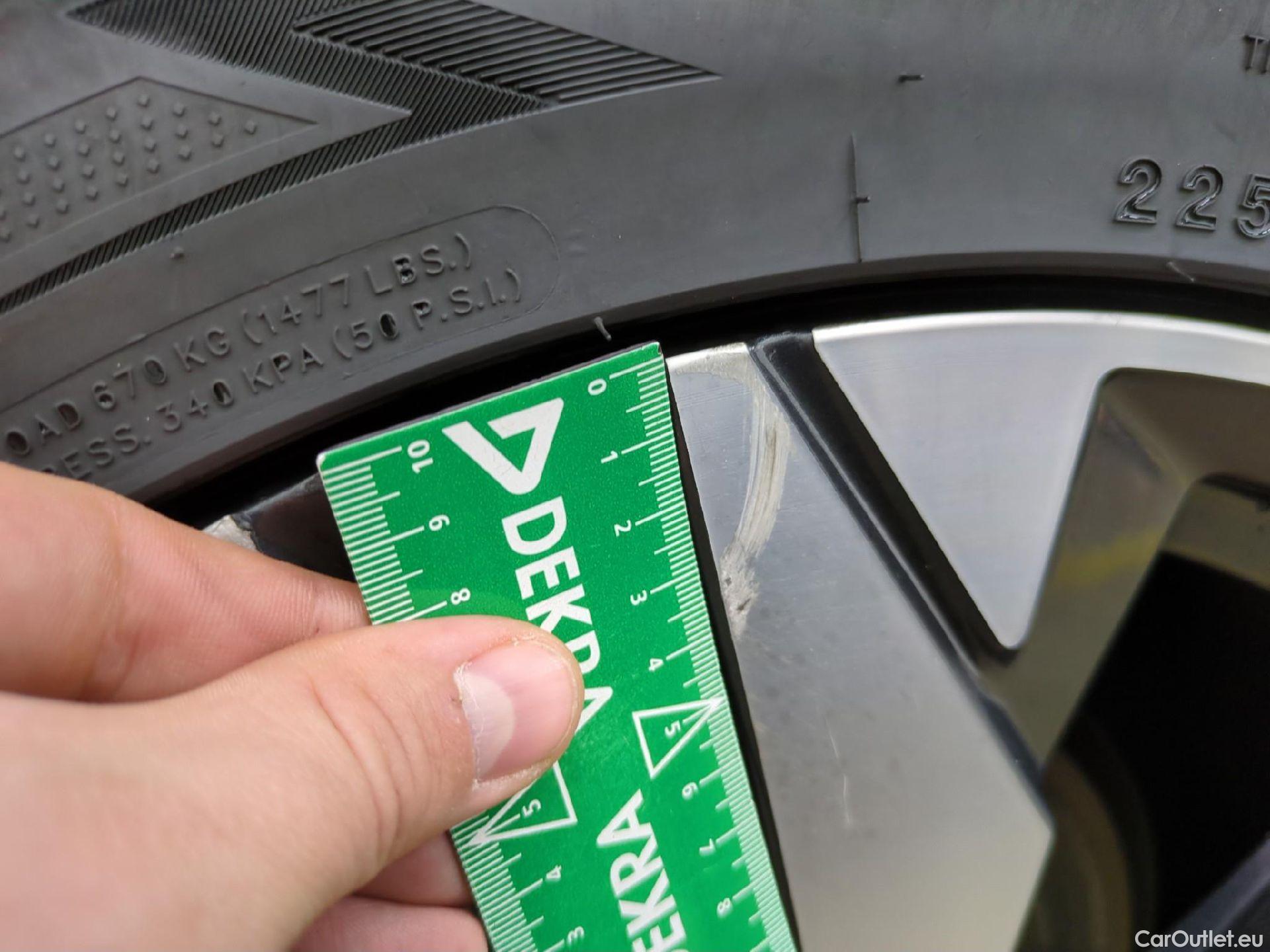  Peugeot  308 PEUGEOT  SW / 2021 / 5P / Break PureTech 130 S&S EAT 8 ALLURE #18