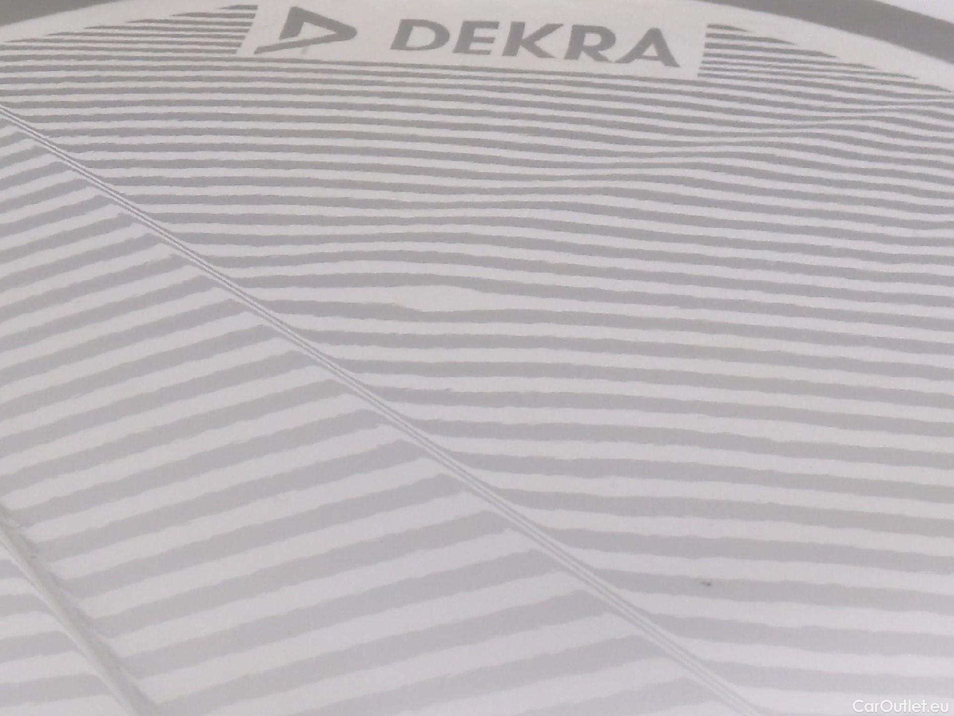  Peugeot  308 PEUGEOT  SW / 2021 / 5P / Break PureTech 130 S&S EAT 8 ALLURE #25