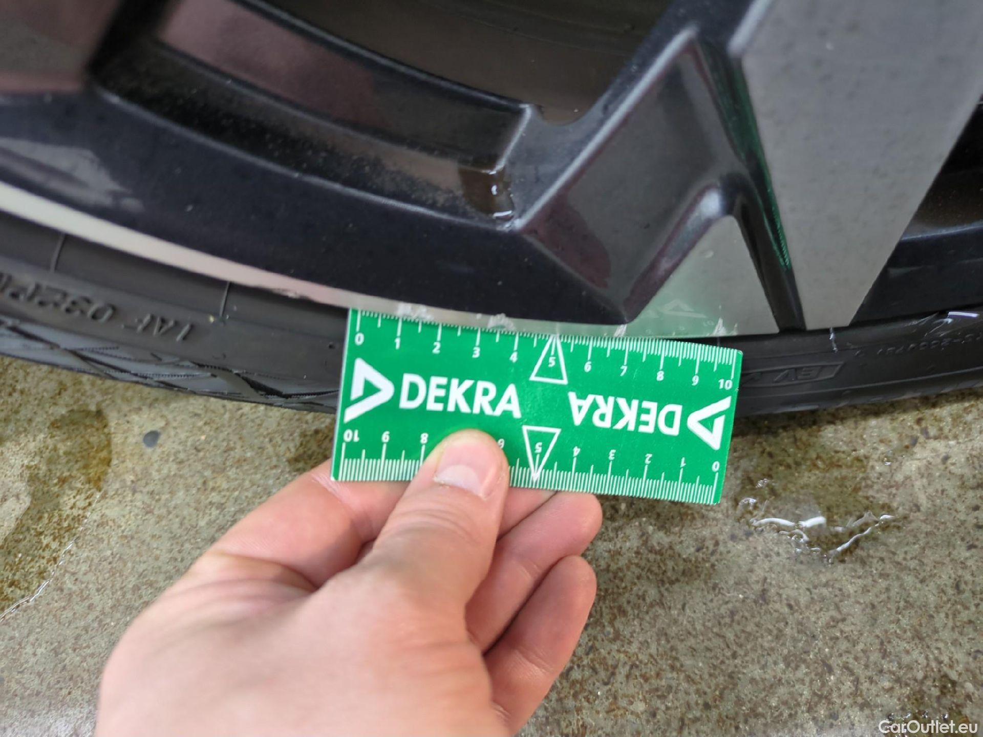  Peugeot  308 PEUGEOT  SW / 2021 / 5P / Break PureTech 130 S&S EAT 8 ALLURE #10