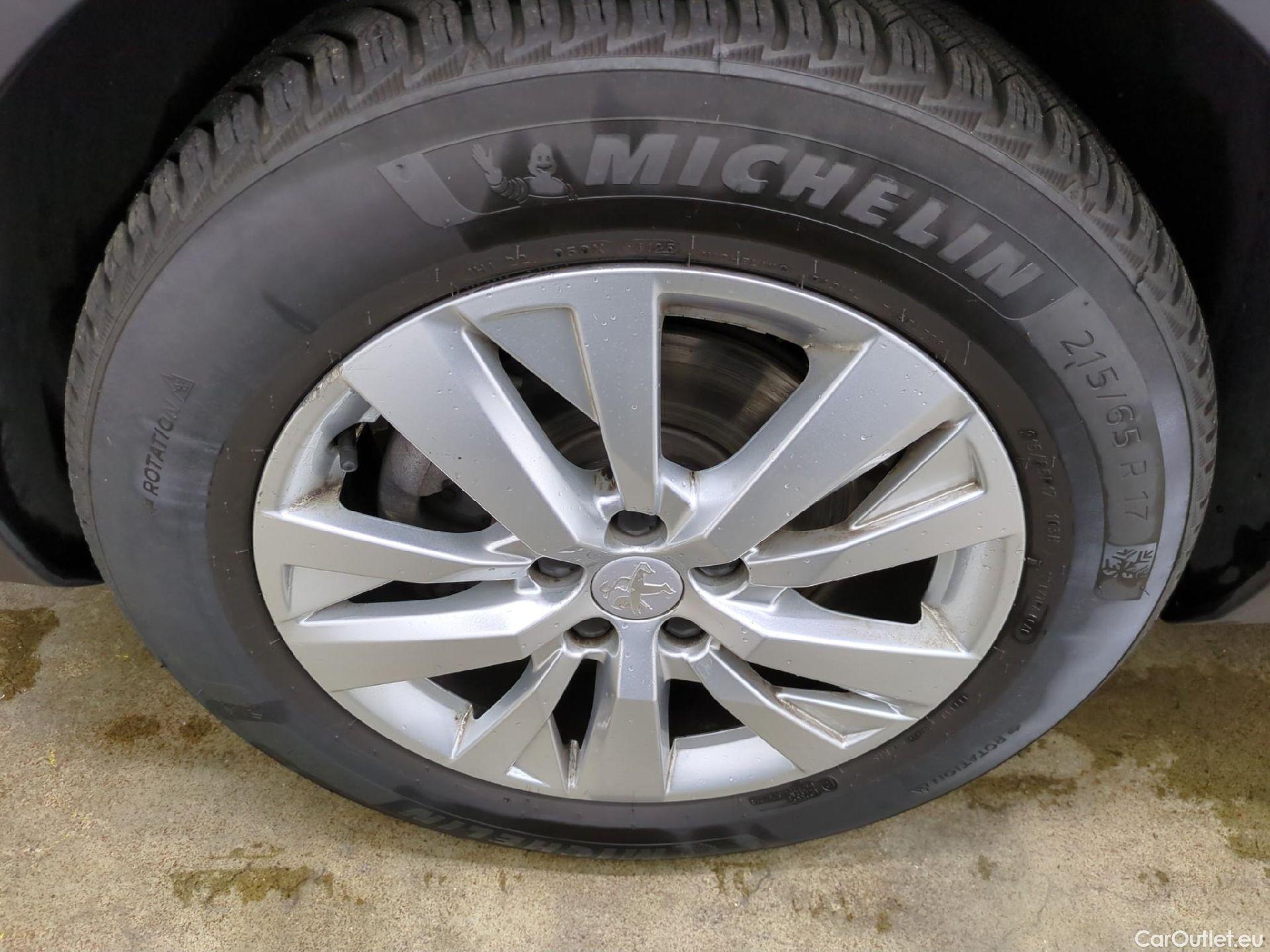  Peugeot  3008  Active Pack 1.2 PureTech 130CV BVA8 E6d #9