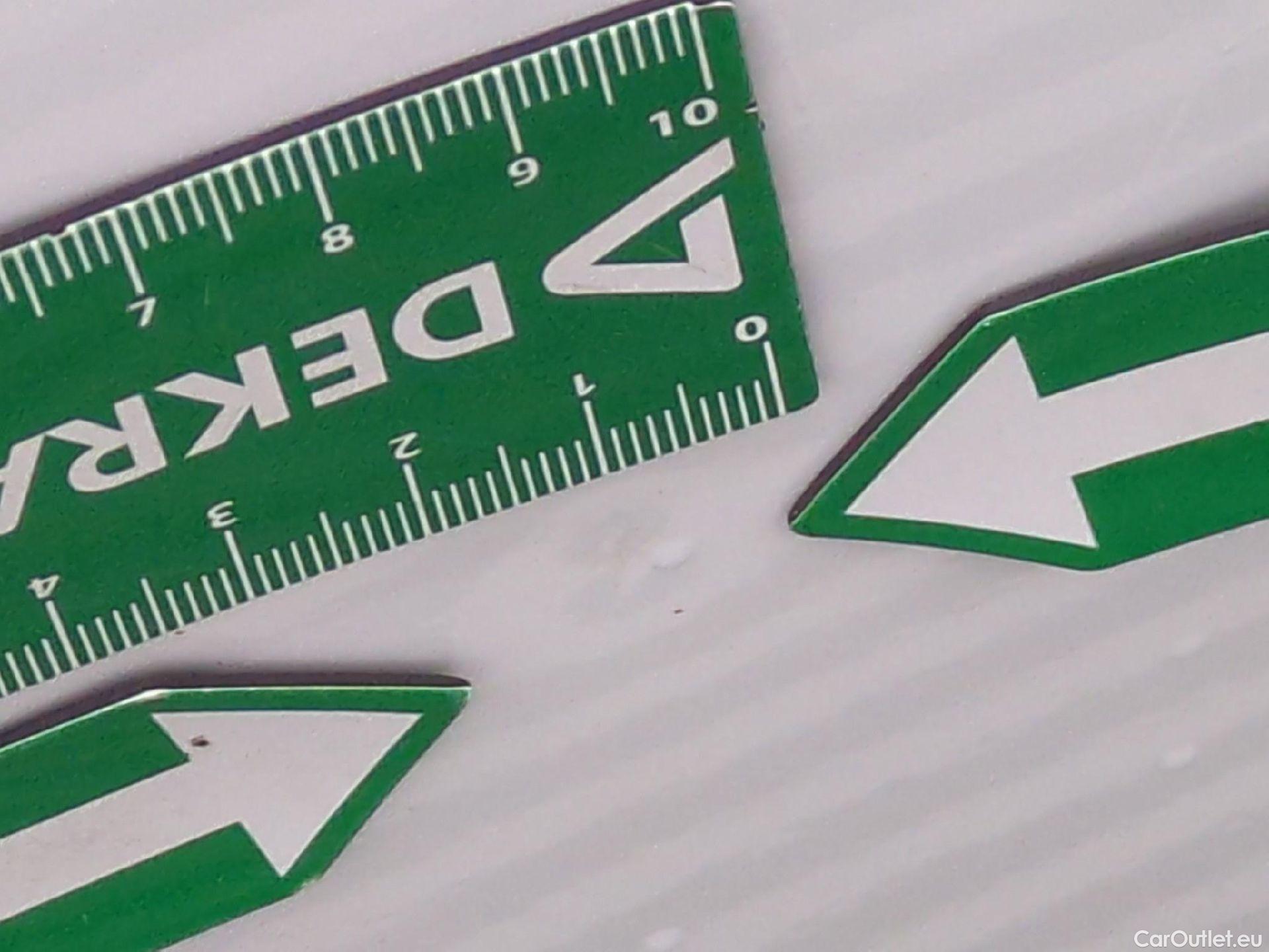  Peugeot  308 PEUGEOT  SW / 2021 / 5P / Break PureTech 130 S&S EAT 8 ALLURE #21