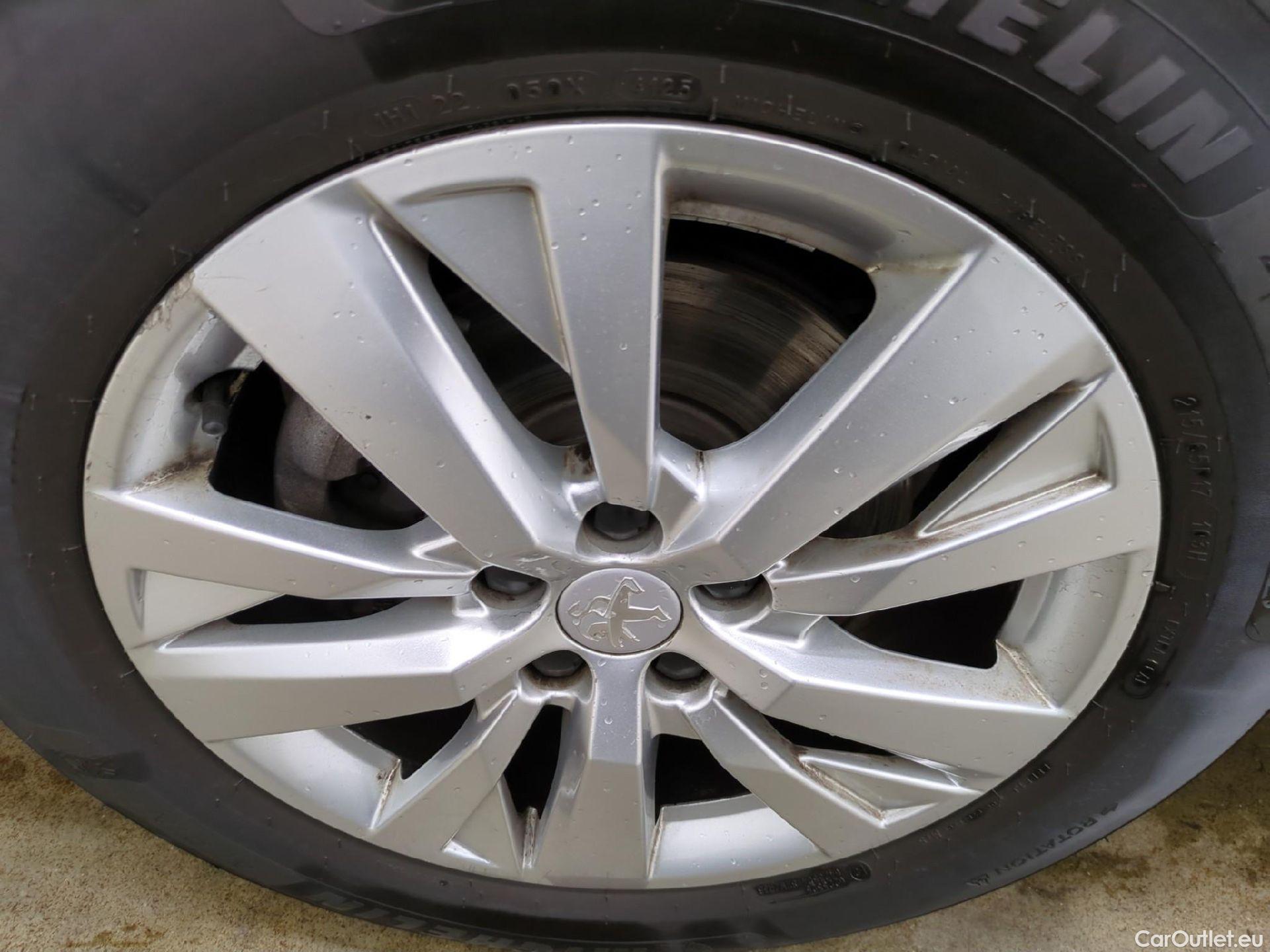  Peugeot  3008  Active Pack 1.2 PureTech 130CV BVA8 E6d #10