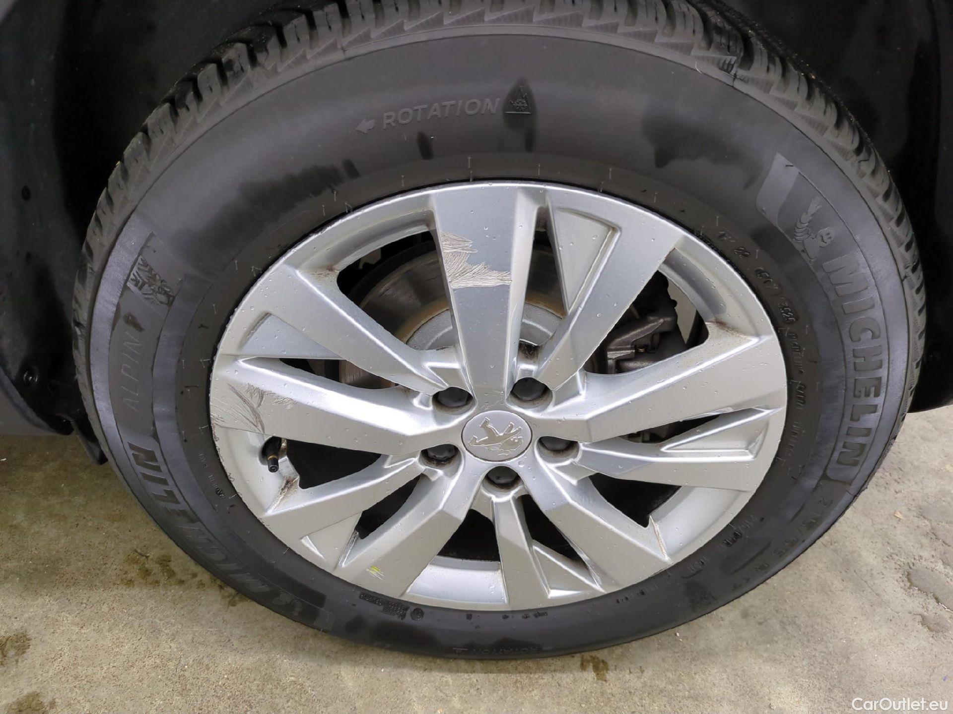  Peugeot  3008  Active Pack 1.2 PureTech 130CV BVA8 E6d #12