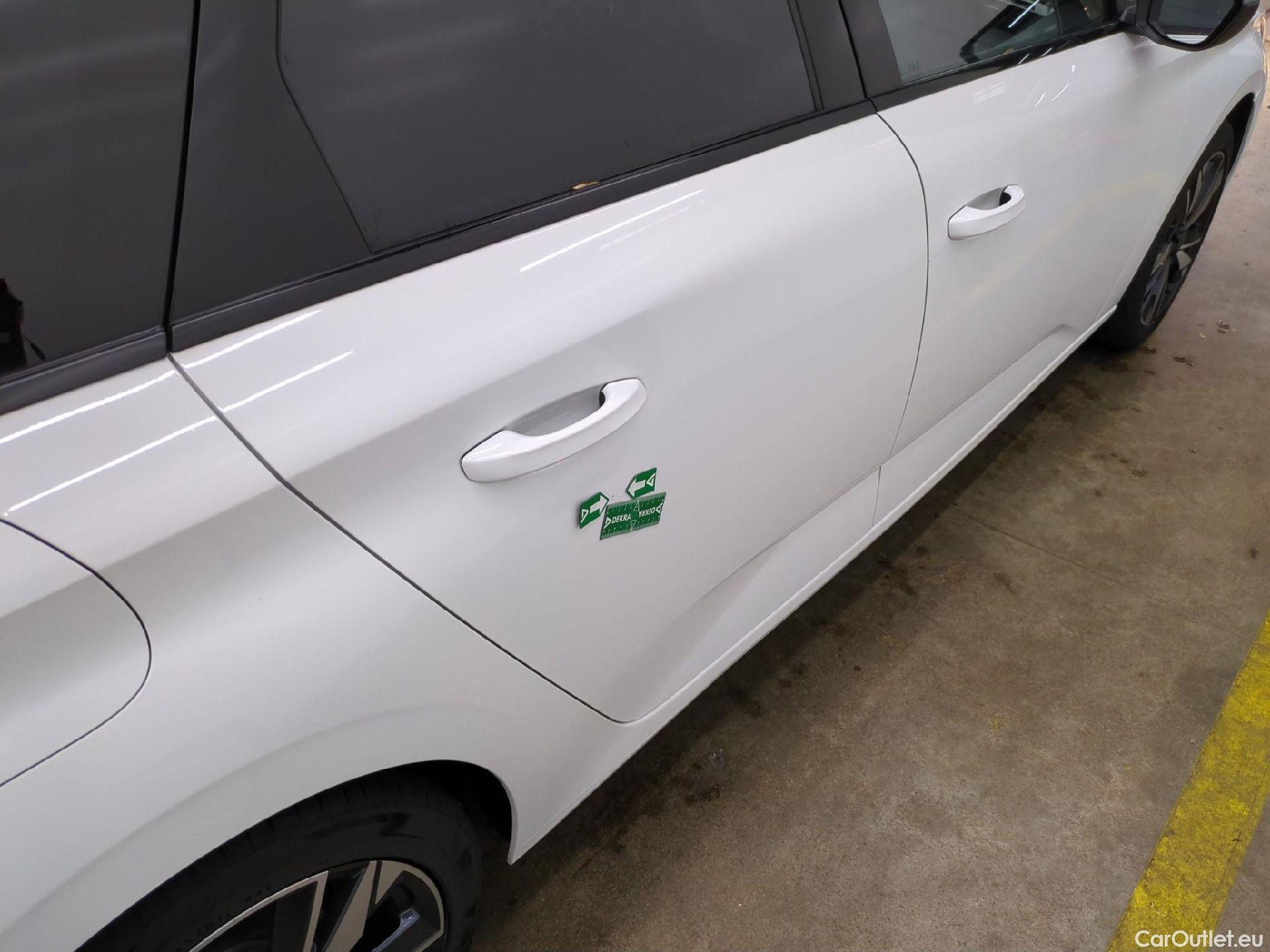  Peugeot  308 PEUGEOT  SW / 2021 / 5P / Break PureTech 130 S&S EAT 8 ALLURE #22