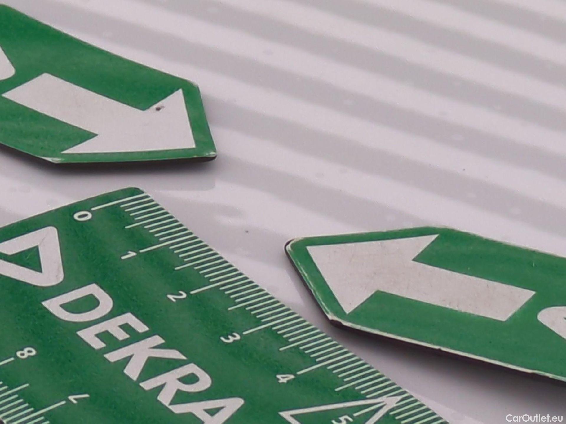  Peugeot  308 PEUGEOT  SW / 2021 / 5P / Break PureTech 130 S&S EAT 8 ALLURE #44