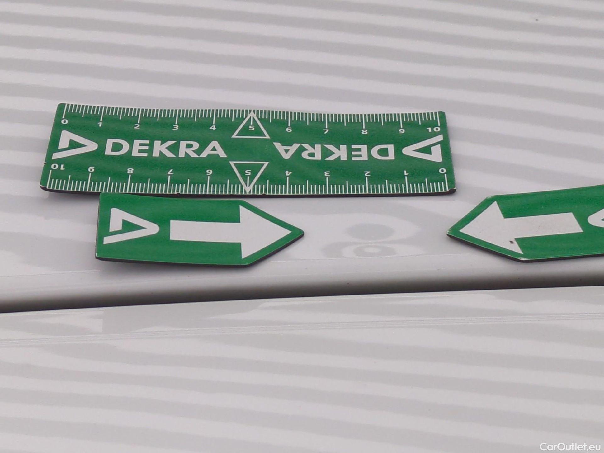  Peugeot  308 PEUGEOT  SW / 2021 / 5P / Break PureTech 130 S&S EAT 8 ALLURE #24