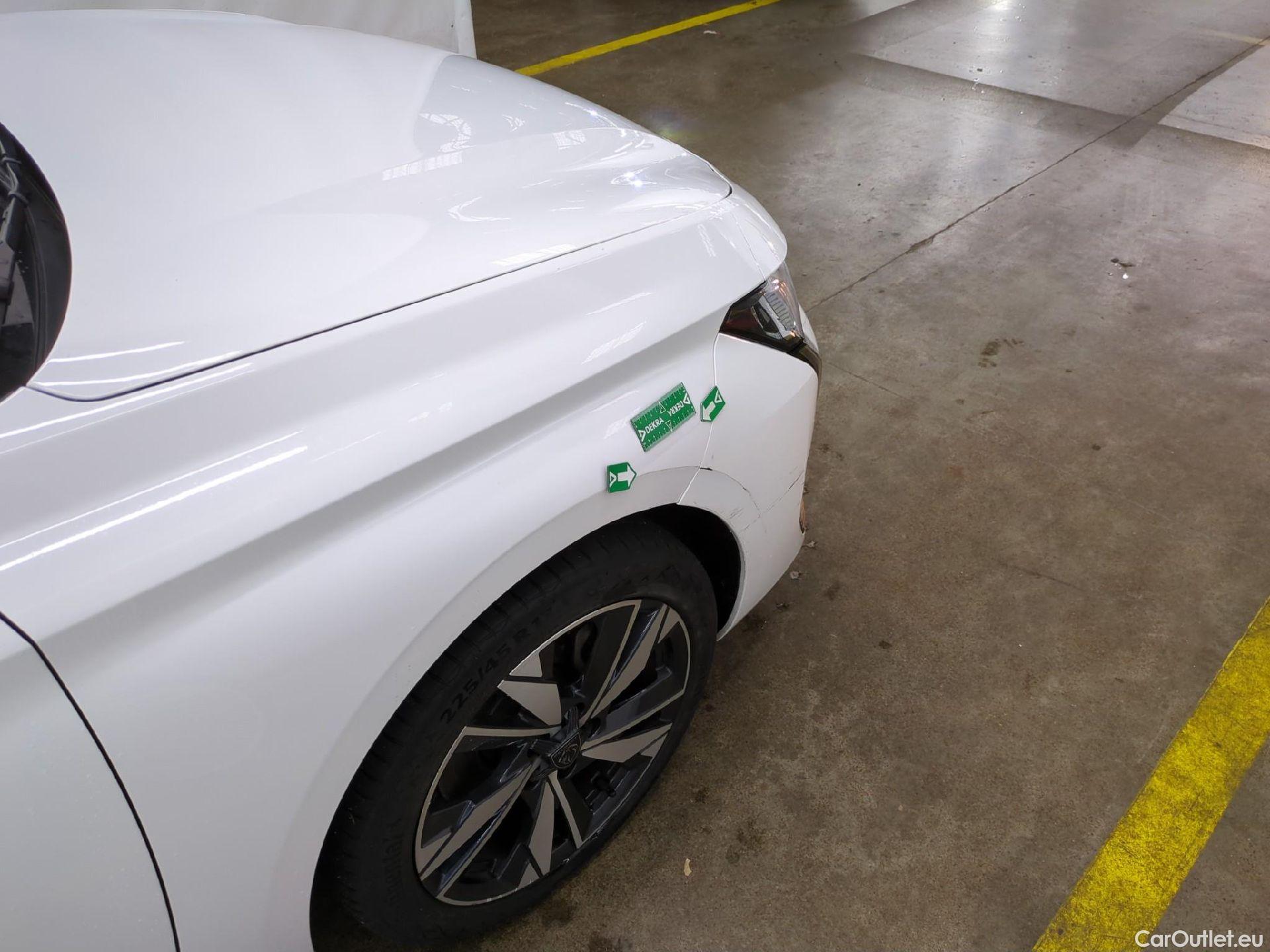  Peugeot  308 PEUGEOT  SW / 2021 / 5P / Break PureTech 130 S&S EAT 8 ALLURE #33