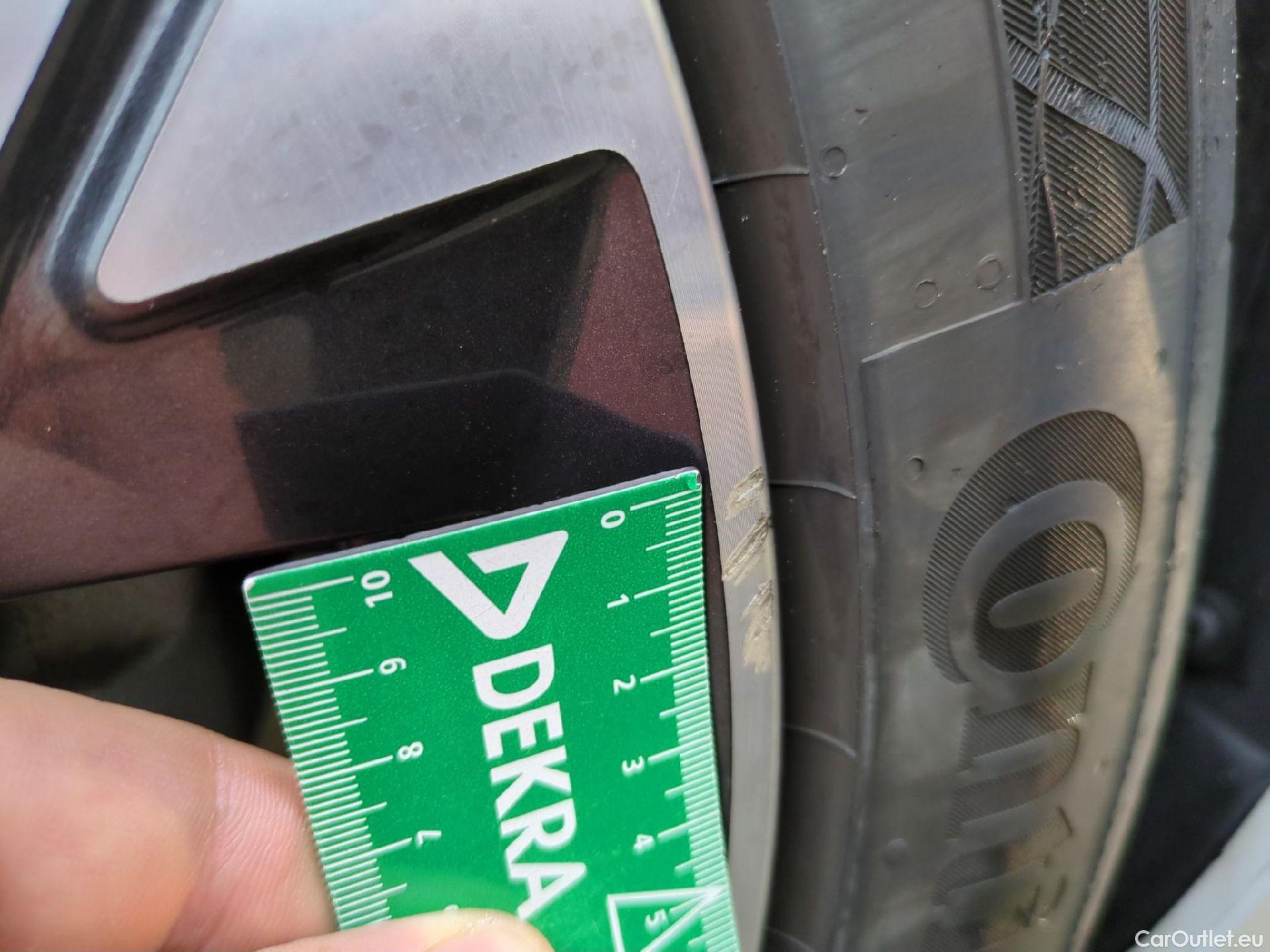  Peugeot  308 PEUGEOT  SW / 2021 / 5P / Break PureTech 130 S&S EAT 8 ALLURE #9