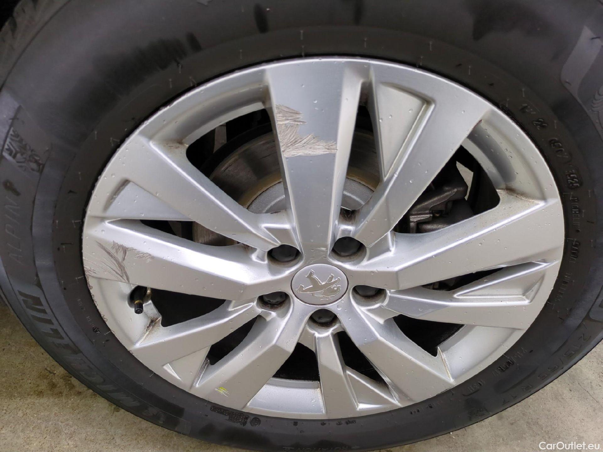  Peugeot  3008  Active Pack 1.2 PureTech 130CV BVA8 E6d #15